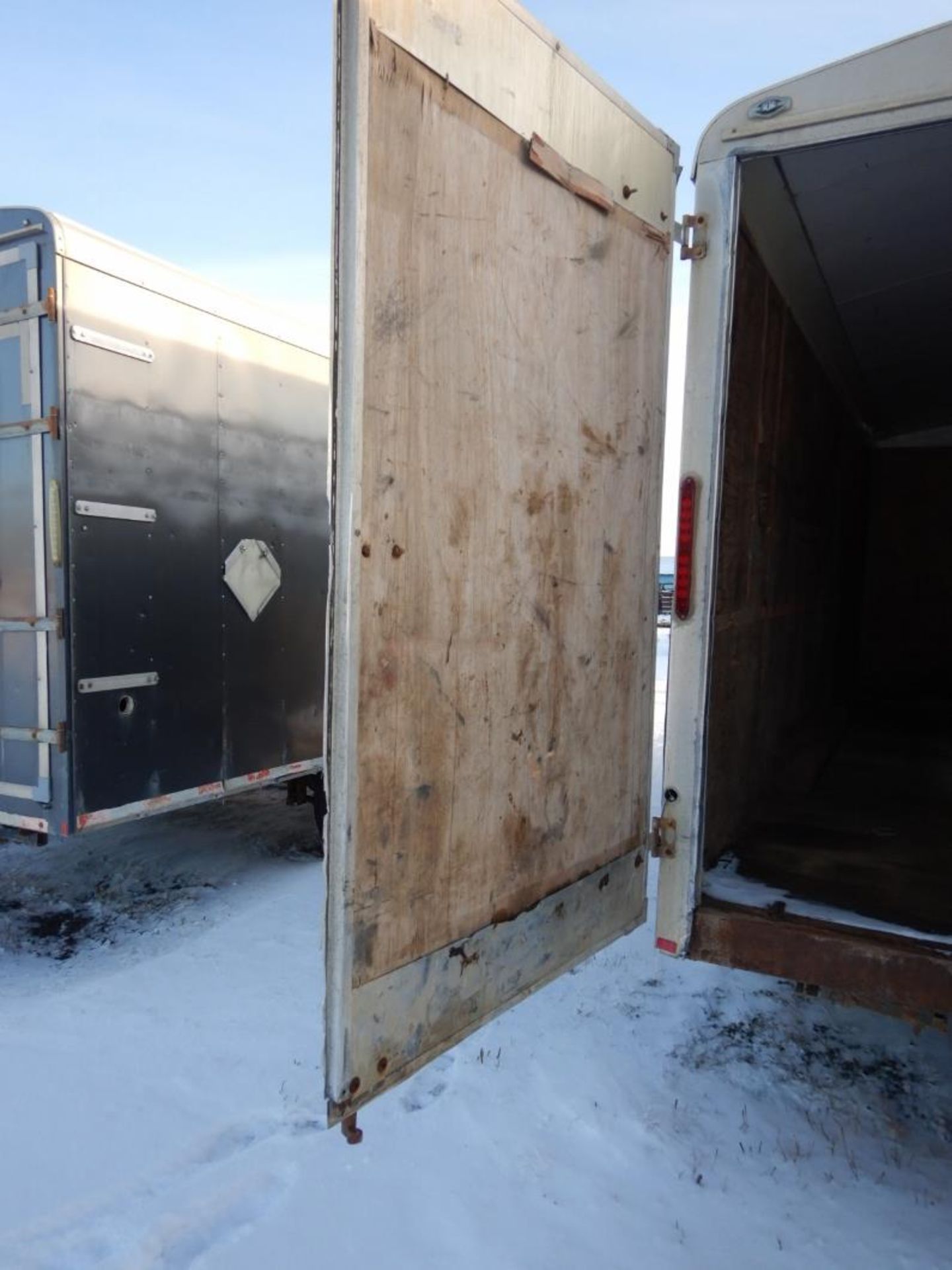 2012 TNT T/A ENCLOSED TRAILER 8.5'x20 FT W/ MAN DOOR, REAR DBL DOORS, 2x8000Lb AXLES - Image 7 of 9