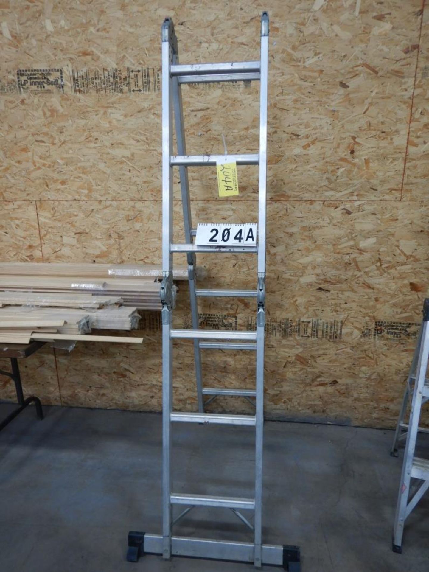 LITE PORTABLE ALUMINUM STEP LADDER