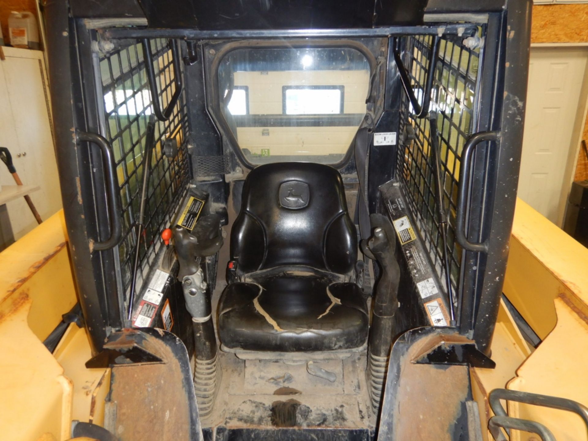 JOHN DEERE 325 SKID STEER W/ 79" SMOOTH BUCKET S/N T00325A124957, 2525 HRS SHOWING - Image 10 of 14