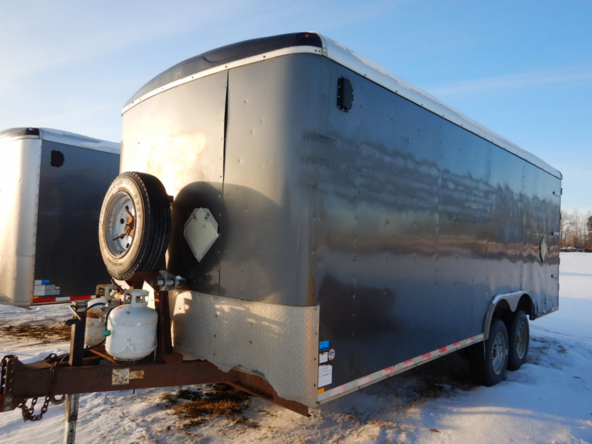 2014 TNT T/A ENCLOSED TRAILER 8.5 FT X 20 FT W/ MAN DOOR, DBL REAR DOORS, 2X8000 LB AXLES