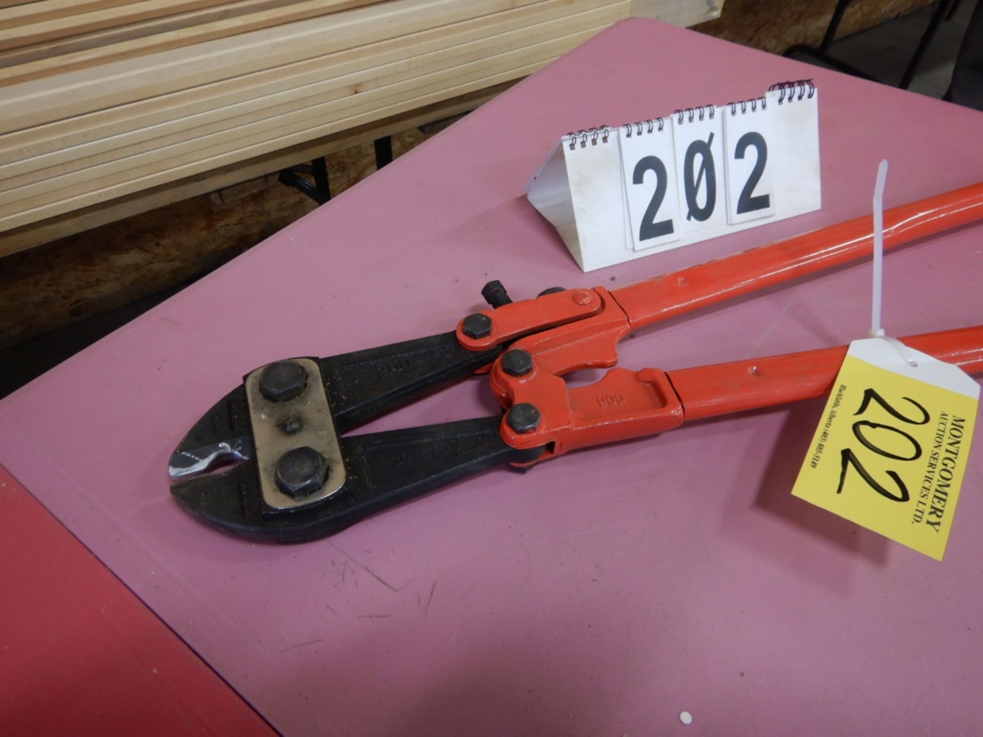 36" BOLT CUTTER W/CRIMPING NOTCH - Image 2 of 3