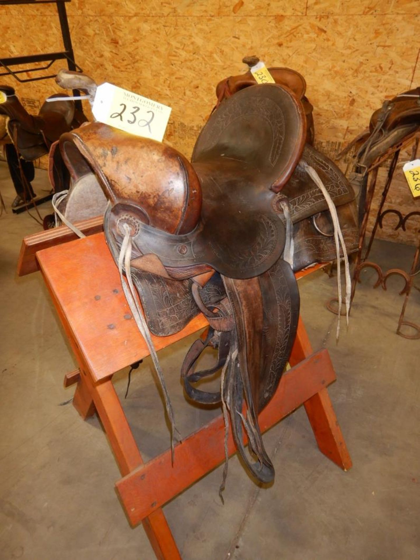 VINTAGE 14" WESTERN STOCK SADDLE, DBL RIG, RAWHIDE TREE, 15" FORKS, 6" CANTLE, RAWHIDE COVERED - Image 4 of 9