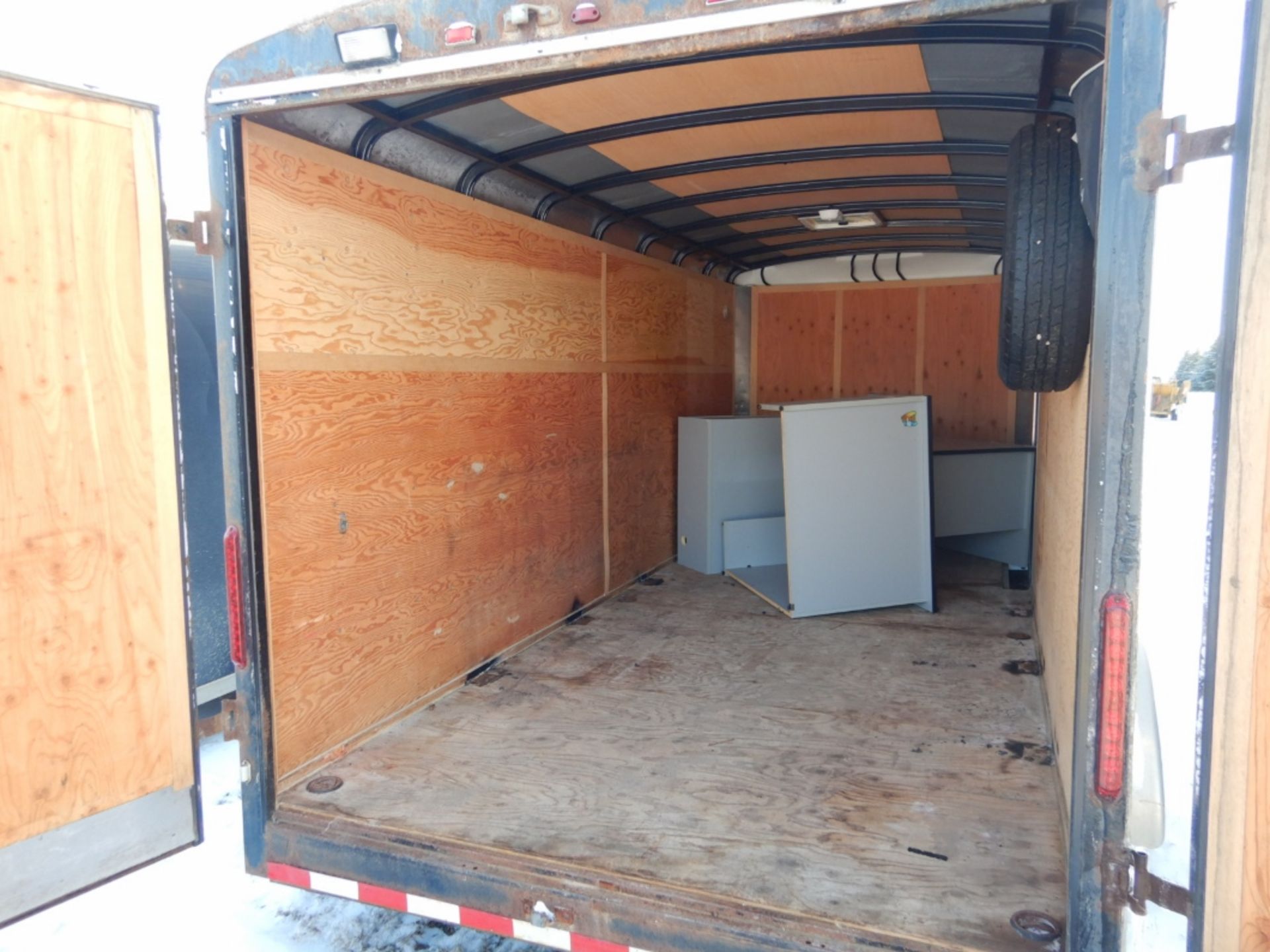 2009 INTERSTATE 16FT T/A ENCLOSED TRAILER W/MAN DOOR, REAR BARN DOORS, MODEL 1716TA2, S/N - Image 6 of 7