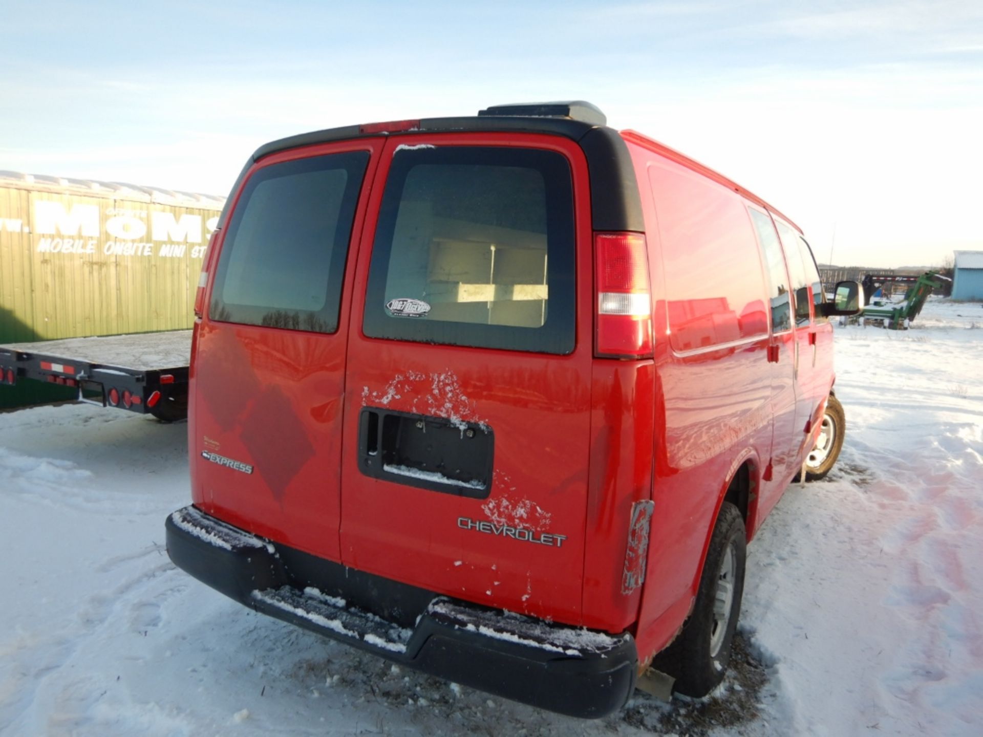 2004 CHEVORLET EXPRESS VAN W/STORAGE SHELVING IN BACK, S/N 1GCGG25V9412224204,8 L ENG, AT - Image 5 of 9