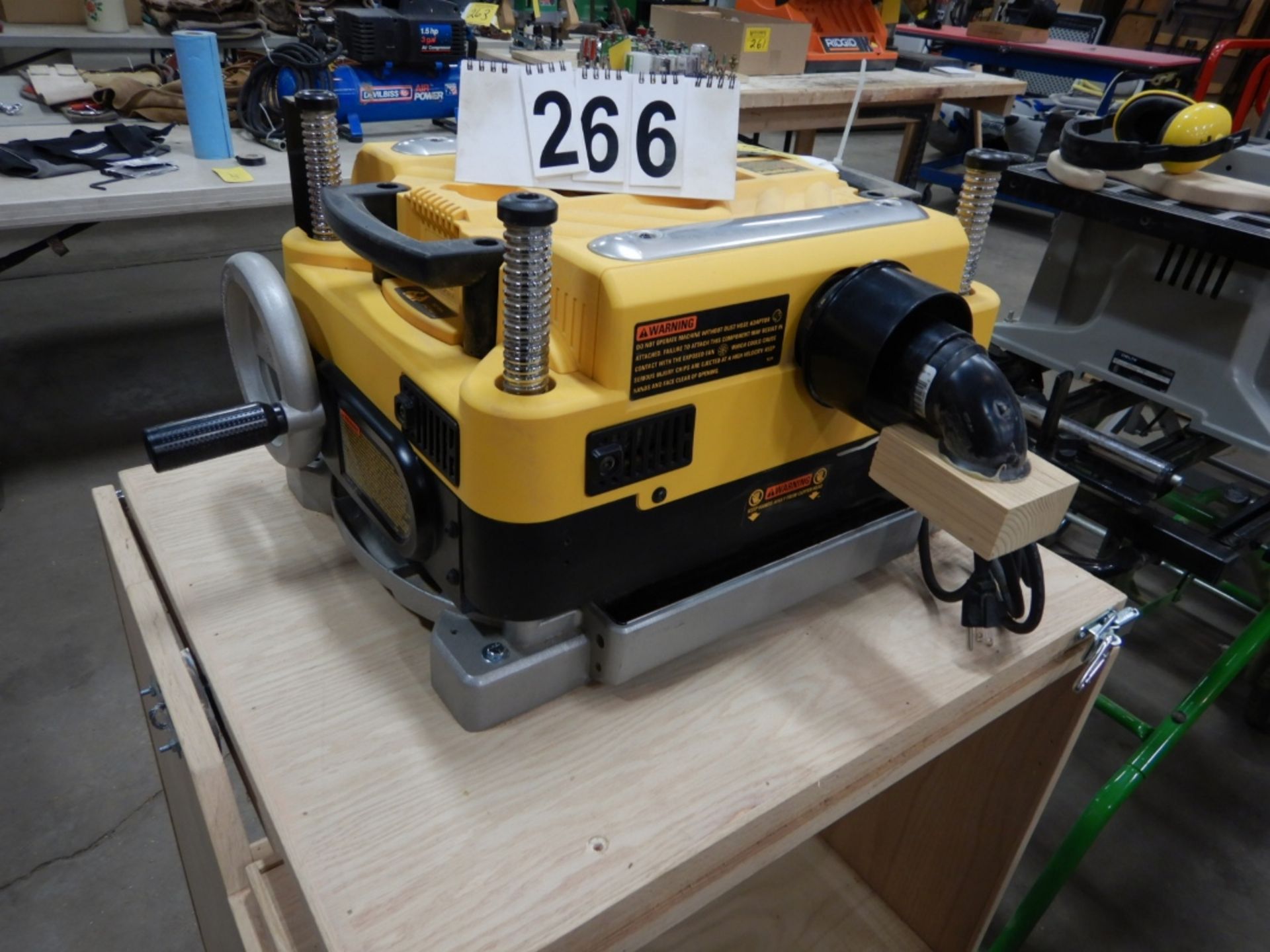 DEWALT DW735 13" THICKNESS PLANER W/ CART, S/N 2014 05-CT 289564 - Image 4 of 4