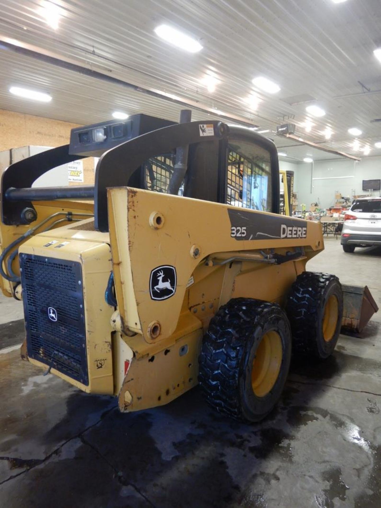 JOHN DEERE 325 SKID STEER W/ 79" SMOOTH BUCKET S/N T00325A124957, 2525 HRS SHOWING - Image 6 of 14