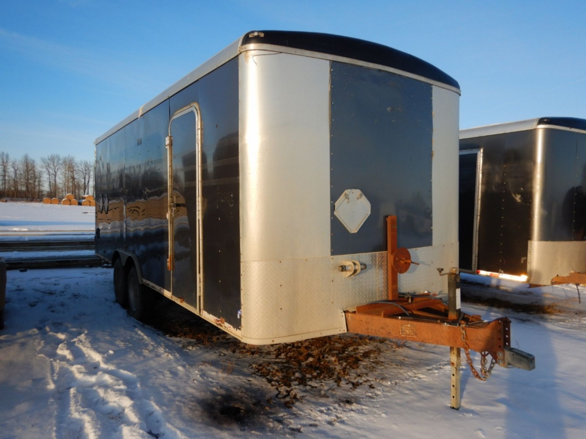 2012 TNT T/A ENCLOSED TRAILER 8.5'x20 FT W/ MAN DOOR, REAR DBL DOORS, 2x8000Lb AXLES