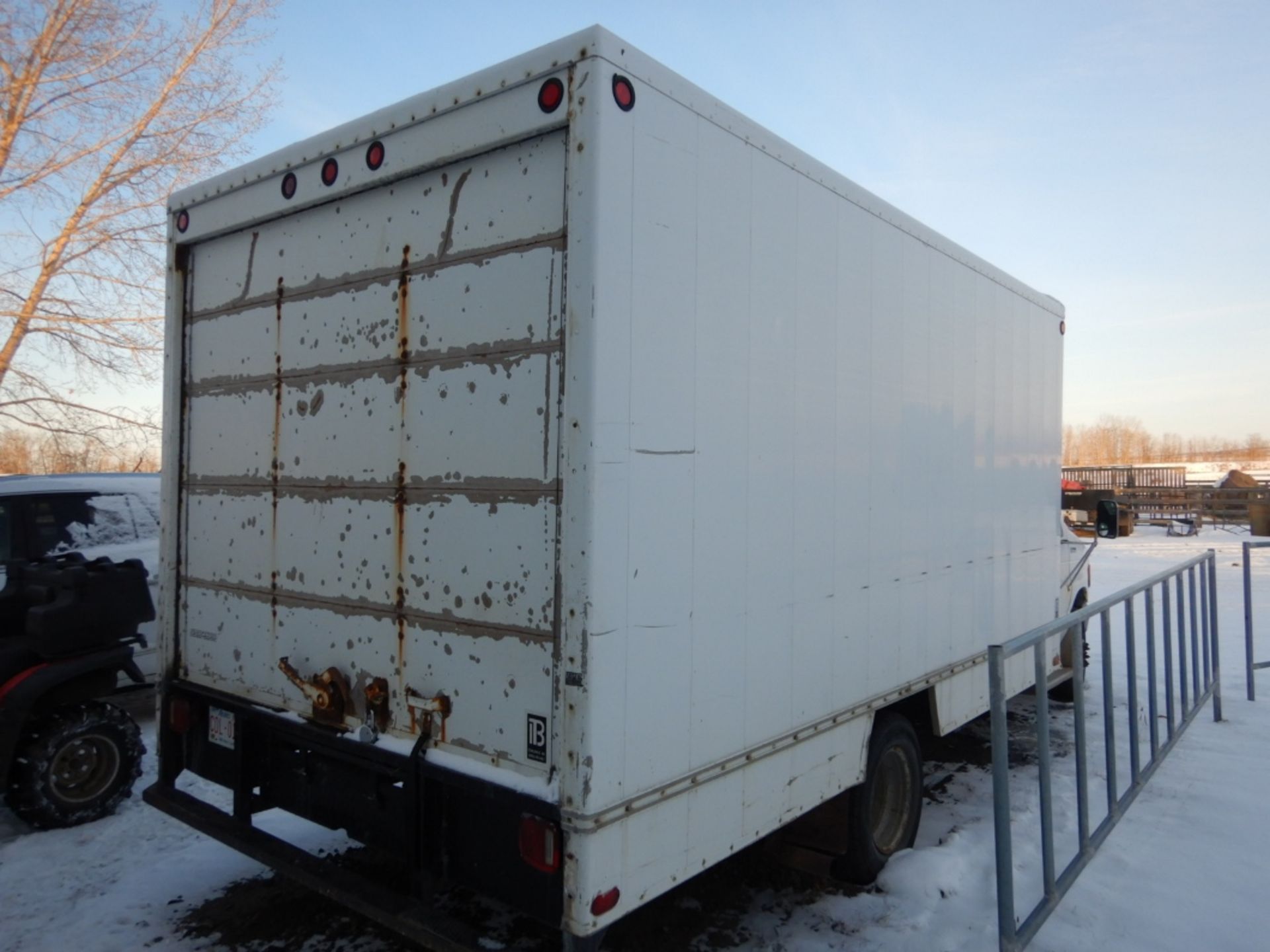 1997 FORD E350 CUBE VAN W/ DUAL WHEELS S/N 1FDKE30L2VHA87250, W/ ITB CUBE - INOPERABLE - Image 8 of 8