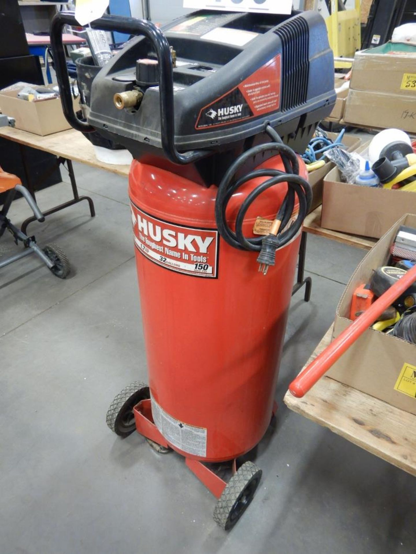 HUSKY UPRIGHT PORTABLE AIR COMPRESSOR, 5.5 HP, 32 GAL, 150 PSI - Image 2 of 6