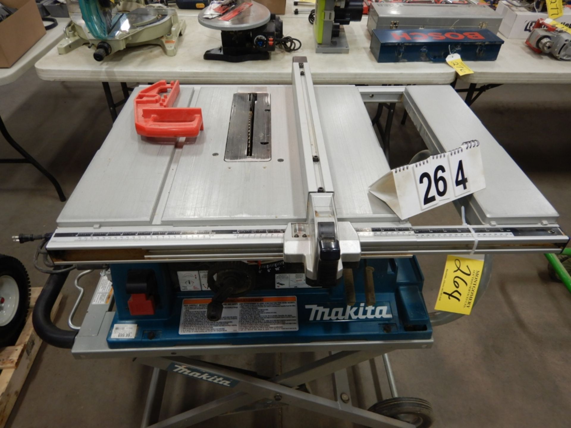 MAKITA CONTRACTORS 10" TABLE SAW W/MAKITA COLLAPSIBLE SAW STAND - Image 4 of 5