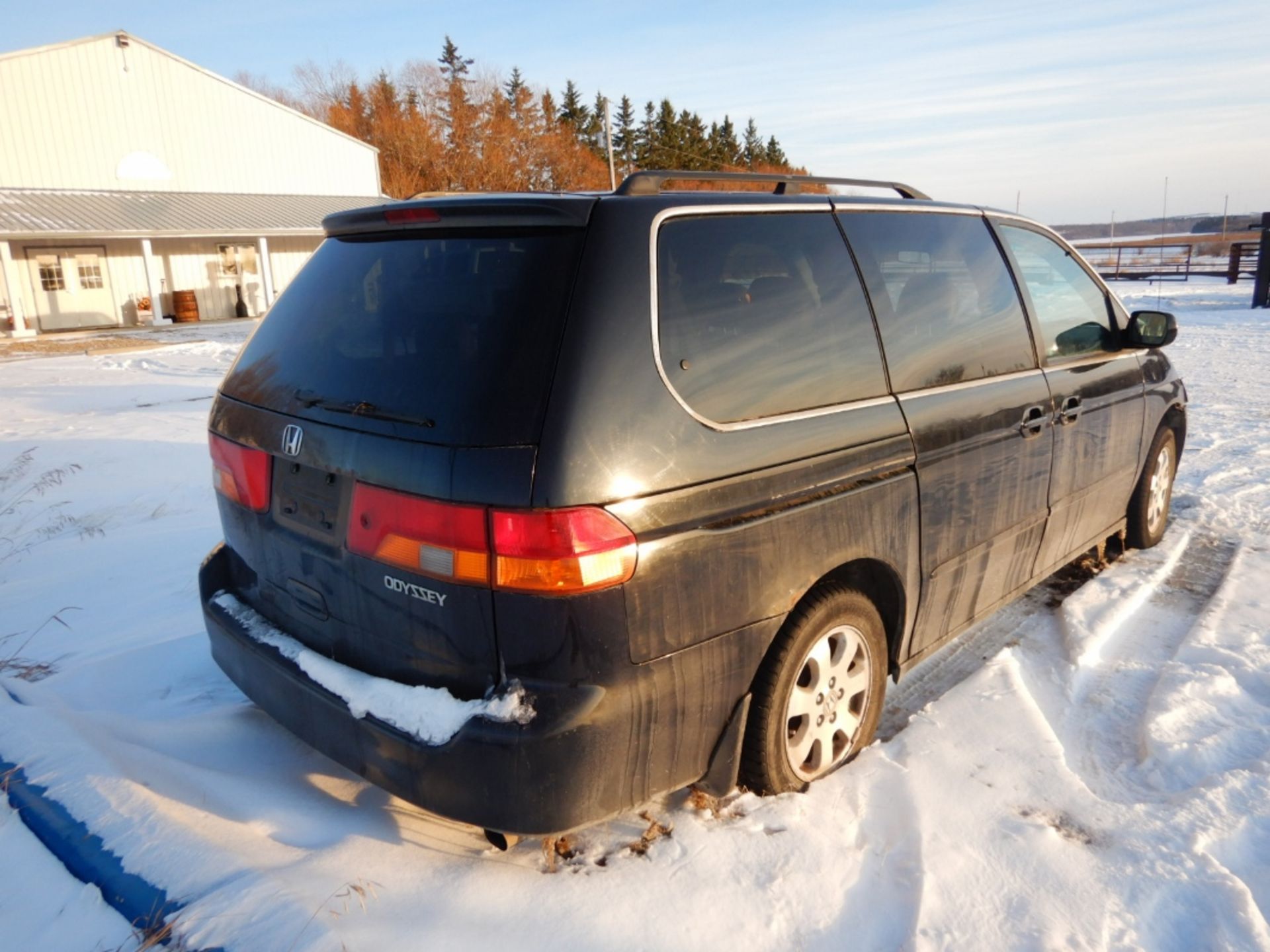 2003 HONDA ODYSEY MINI VAN S/N 2HKRL18013H015431, 333,711 KM SHOWING - Image 3 of 12