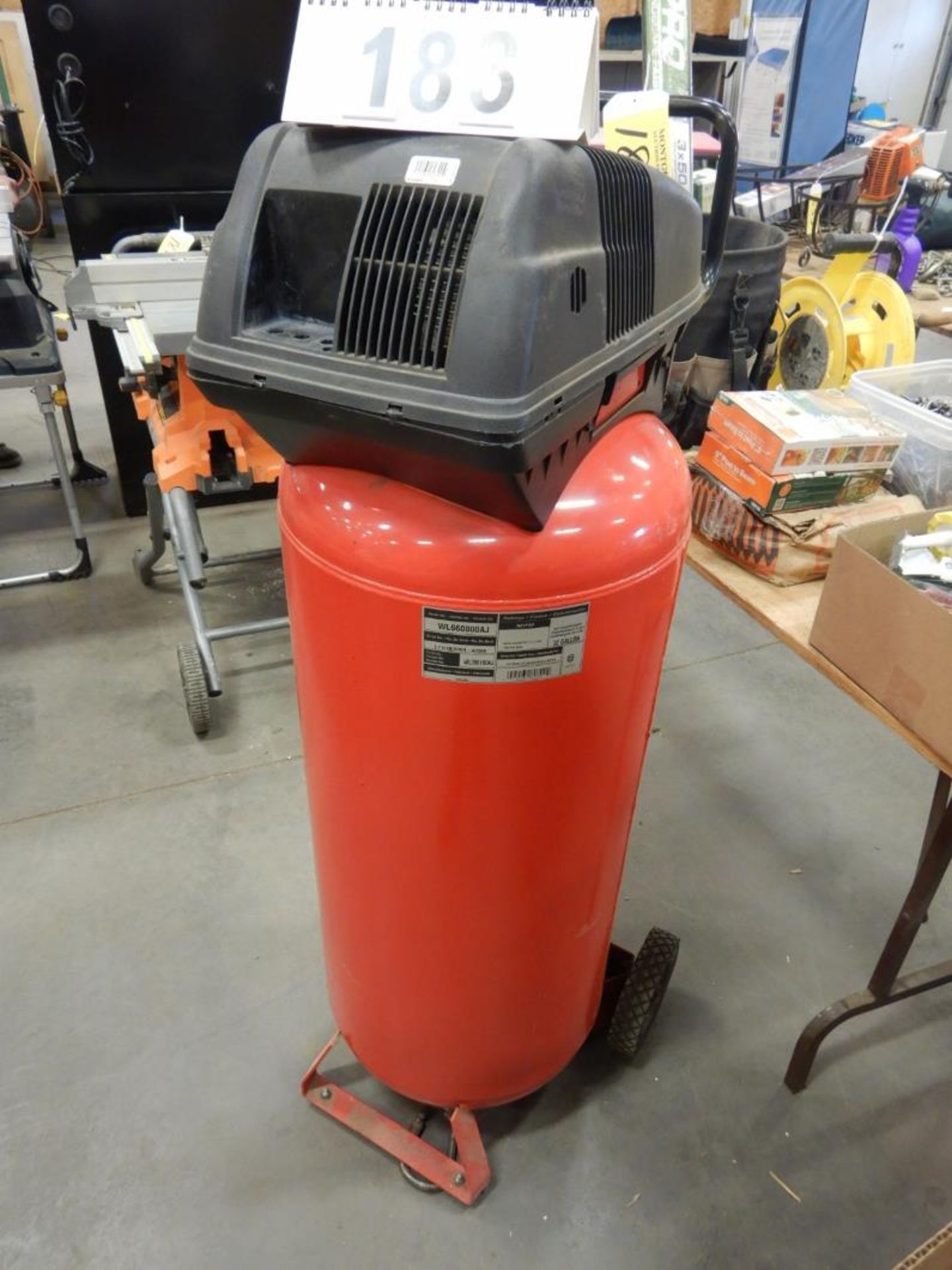 HUSKY UPRIGHT PORTABLE AIR COMPRESSOR, 5.5 HP, 32 GAL, 150 PSI - Image 5 of 6