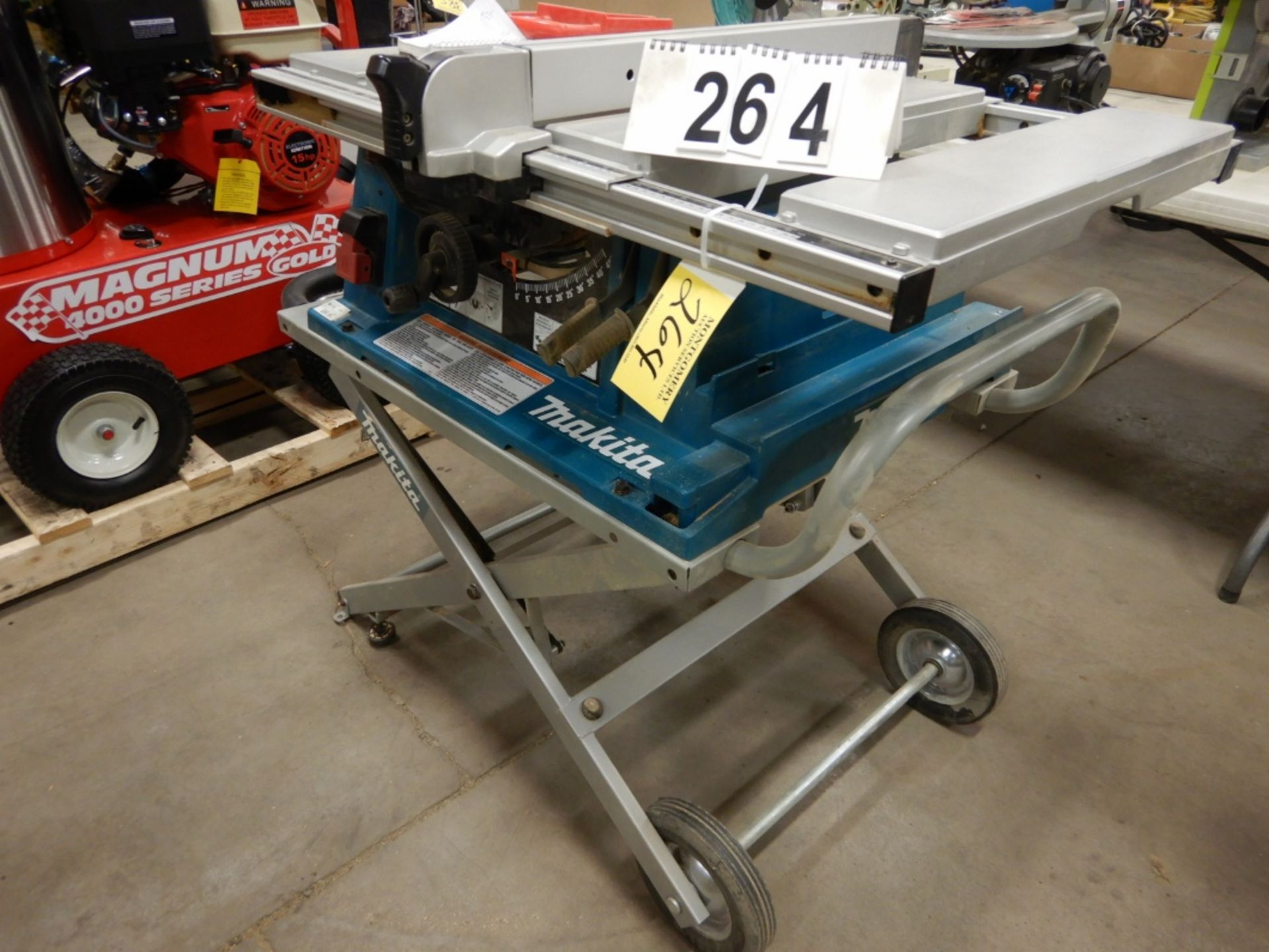 MAKITA CONTRACTORS 10" TABLE SAW W/MAKITA COLLAPSIBLE SAW STAND - Image 3 of 5