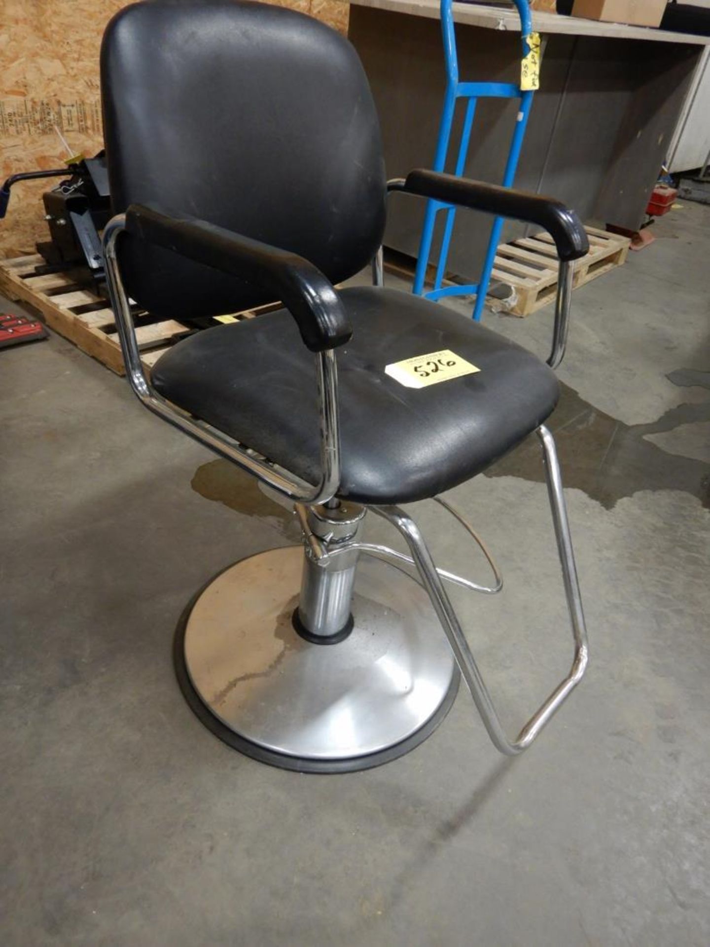 HAIR STYLING CHAIR