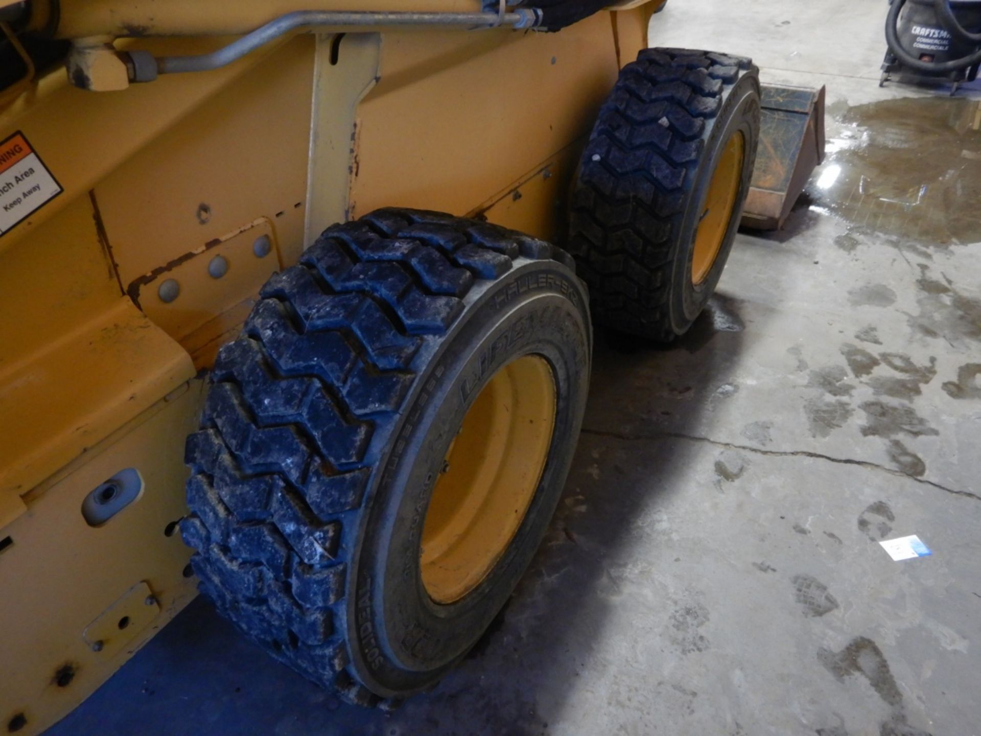 JOHN DEERE 325 SKID STEER W/ 79" SMOOTH BUCKET S/N T00325A124957, 2525 HRS SHOWING - Bild 14 aus 14