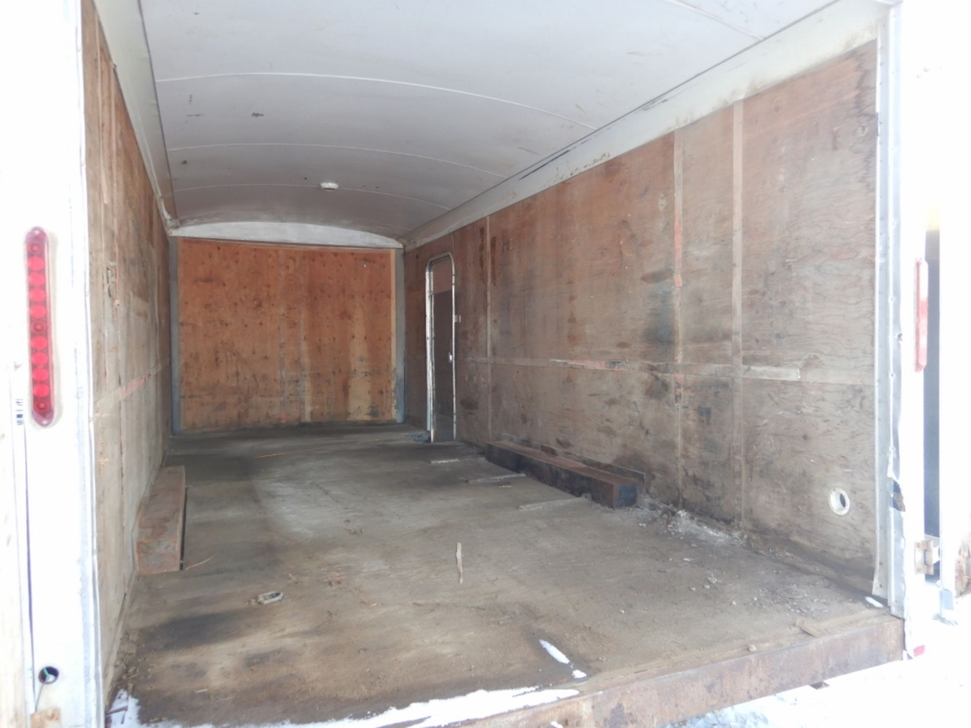 2012 TNT T/A ENCLOSED TRAILER 8.5'x20 FT W/ MAN DOOR, REAR DBL DOORS, 2x8000Lb AXLES - Image 6 of 9