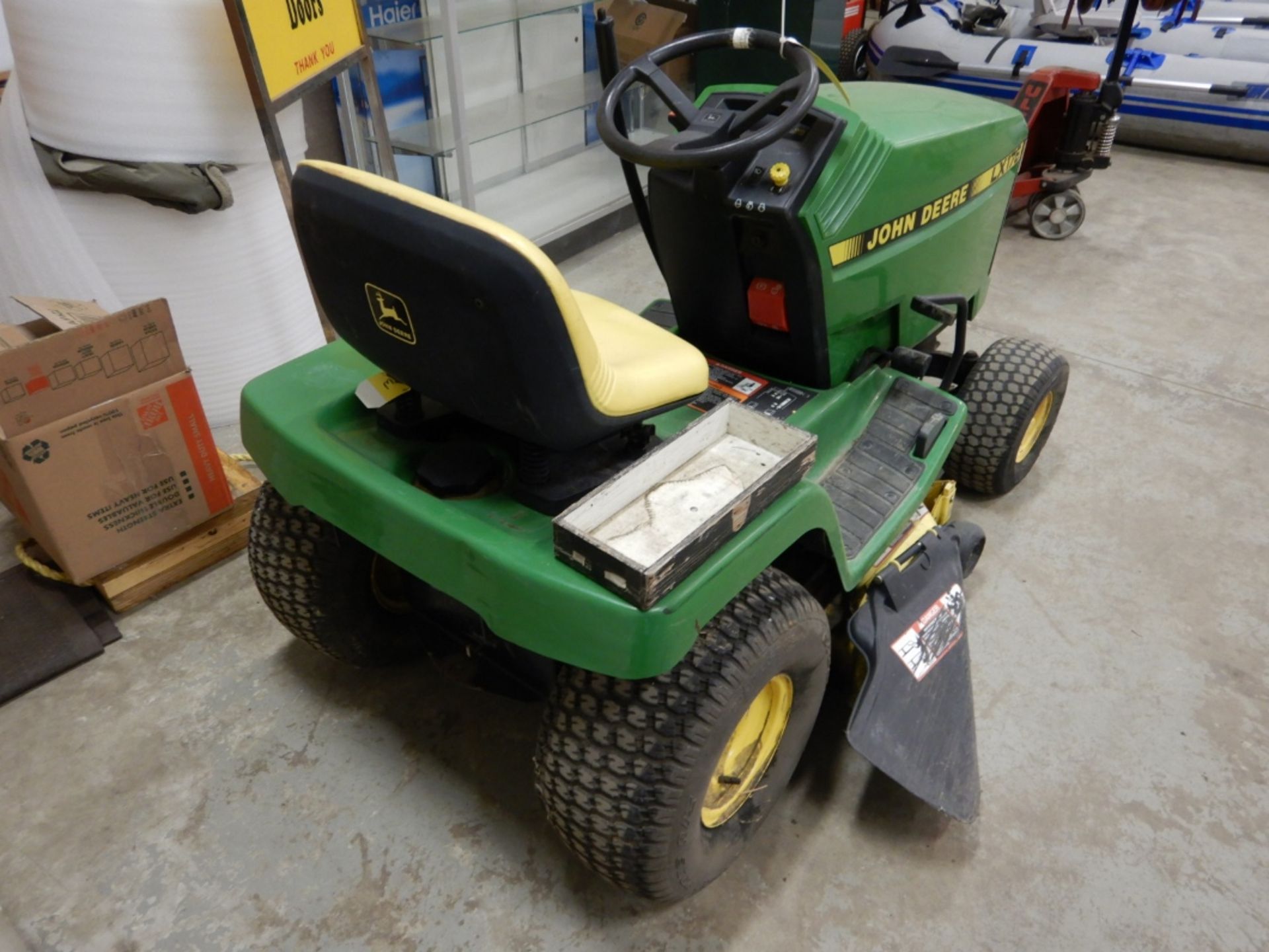 JOHN DEERE LX136 LAWN TRACTOR W/ 38" MULCHING DECK - INOPERABLE - HOLE IN ENGINE BLOCK - Image 3 of 4