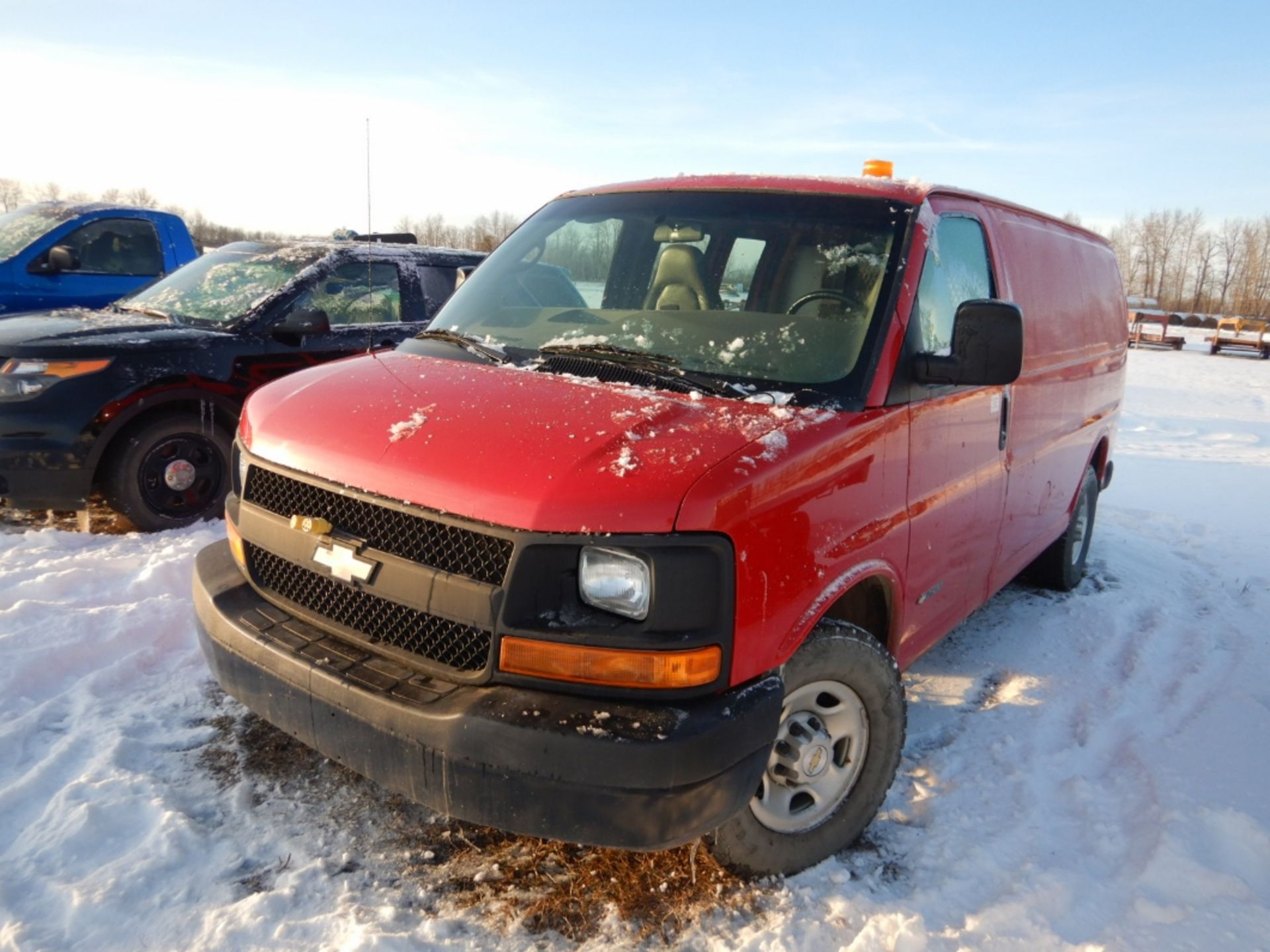 2004 CHEVORLET EXPRESS VAN W/STORAGE SHELVING IN BACK, S/N 1GCGG25V9412224204,8 L ENG, AT - Image 2 of 9