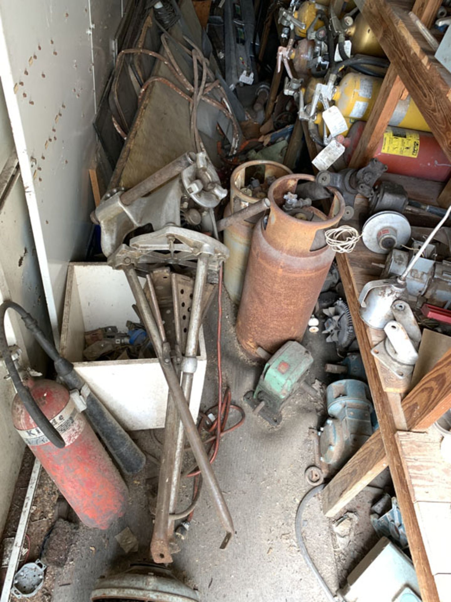 Contents of Steel Storage Shed - Image 5 of 6