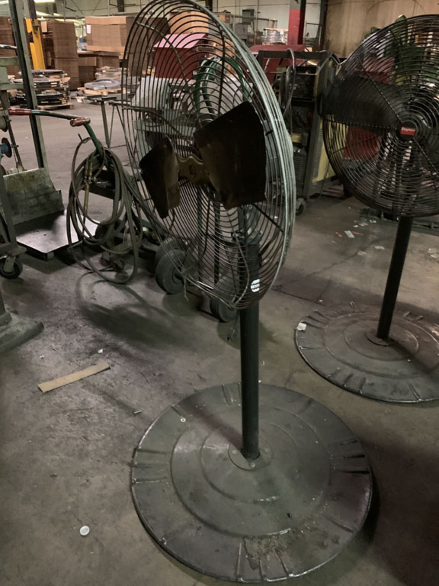 Fan, 2 blade on stand, 24" (missing guard) - Image 2 of 2