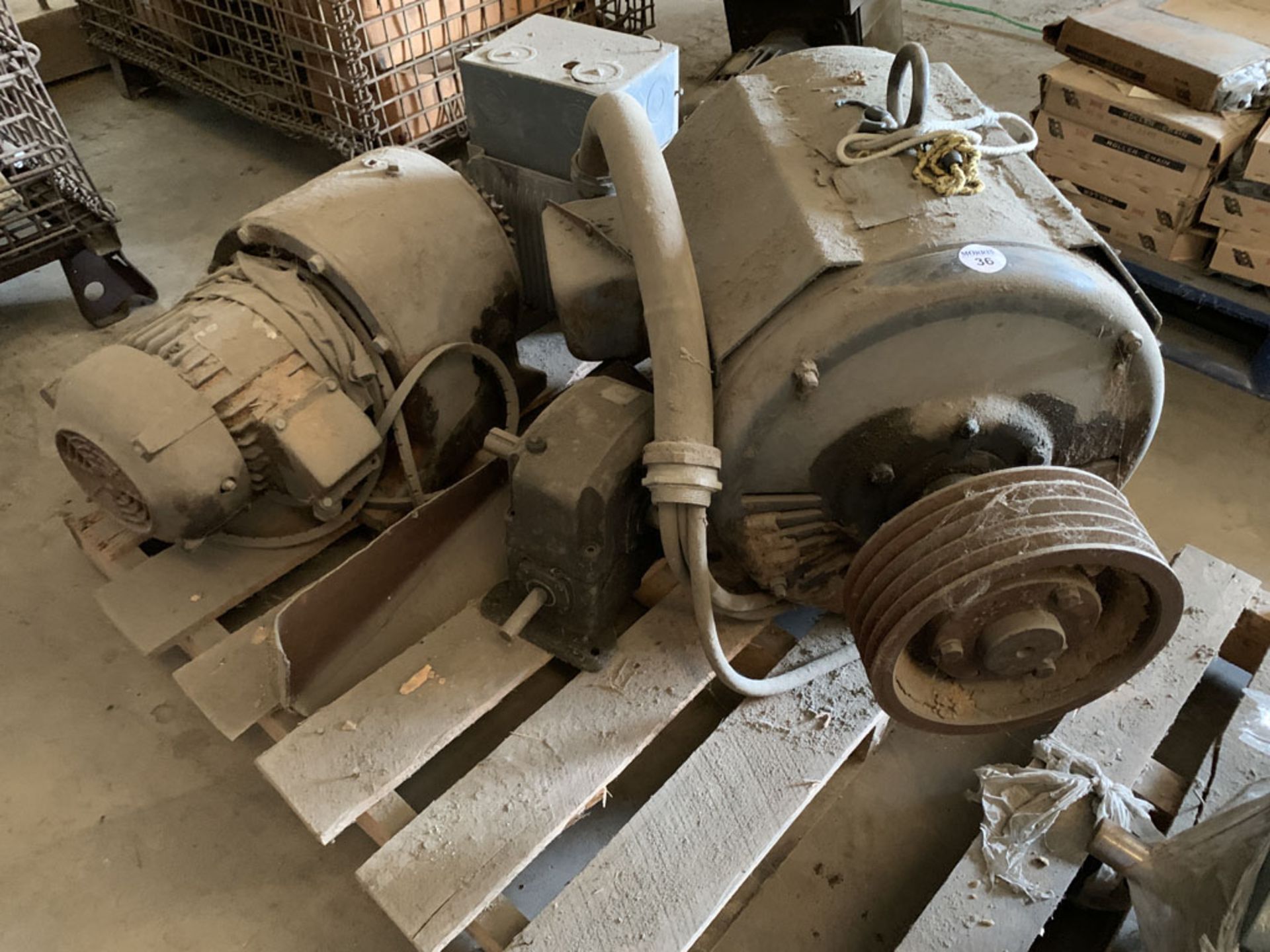Motor, large and 2 gear boxes - Image 2 of 2