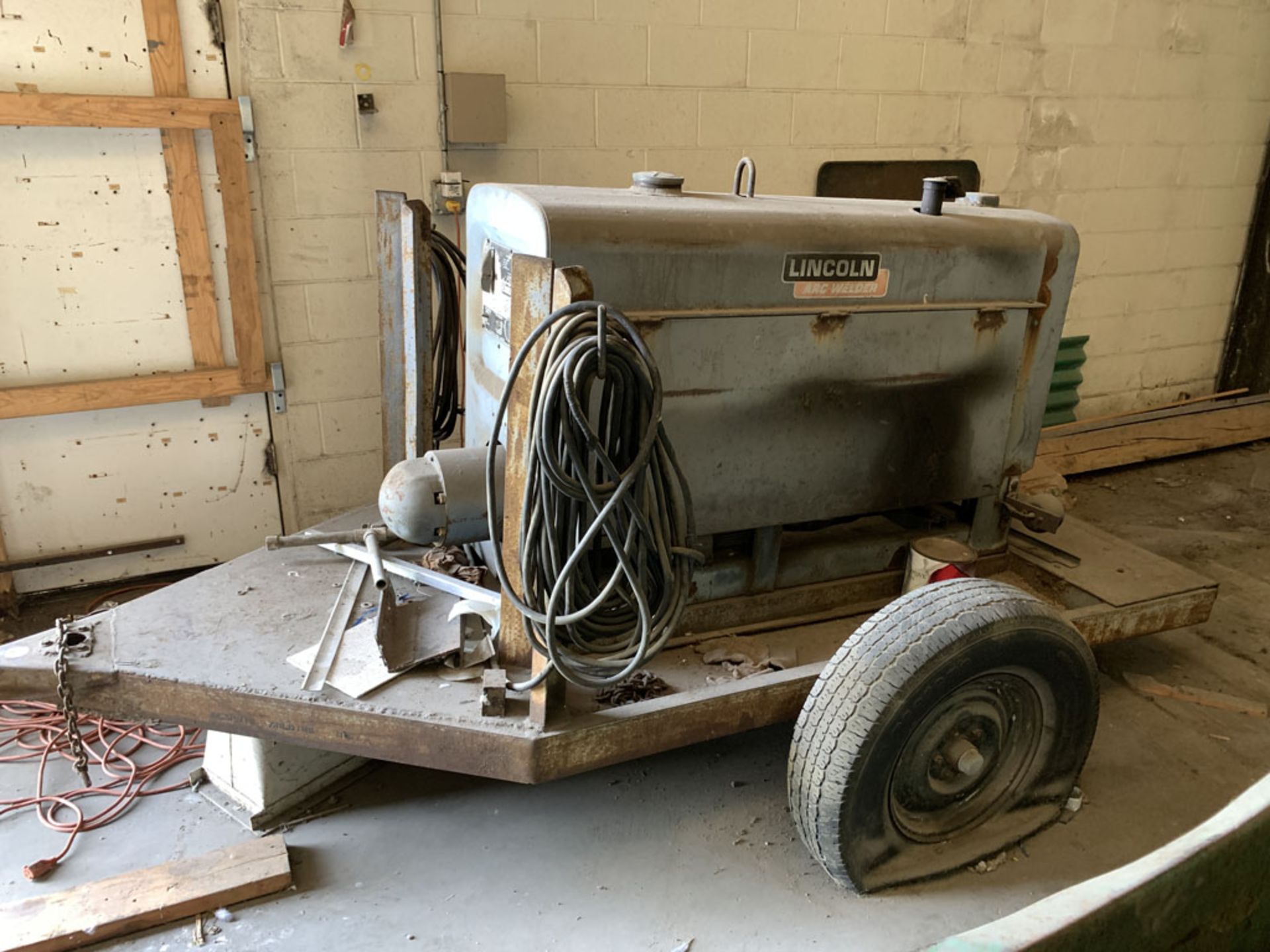 Welder, Lincoln Arc Welder SA200 on trailer, gas powered - Image 2 of 4