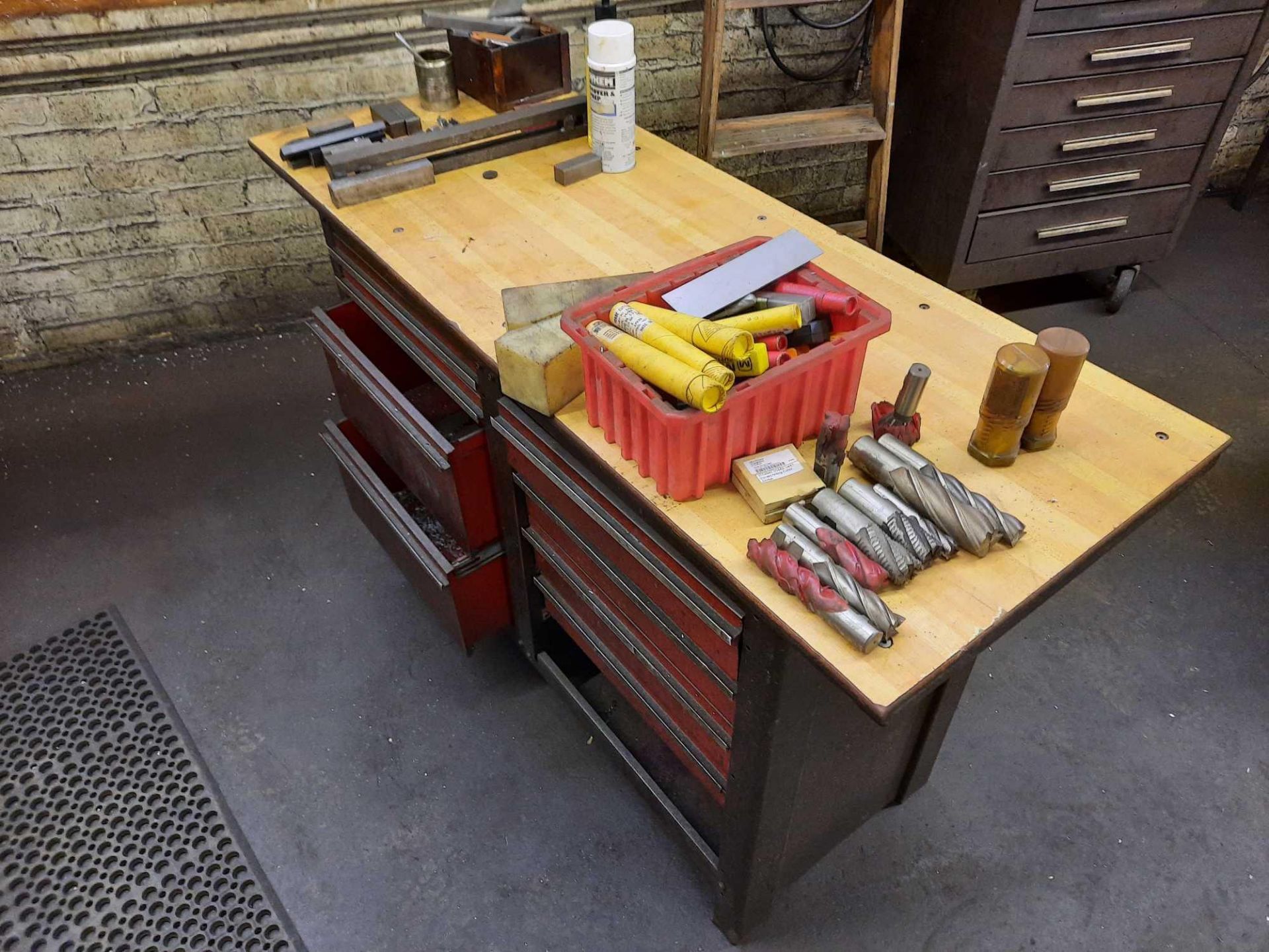 Tables With Tools - Bild 2 aus 5