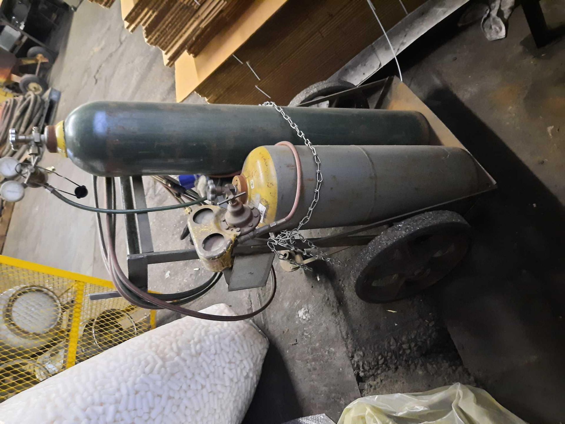 Oxygen Acetylene Tank Cart (Tanks Not Included) - Bild 2 aus 3