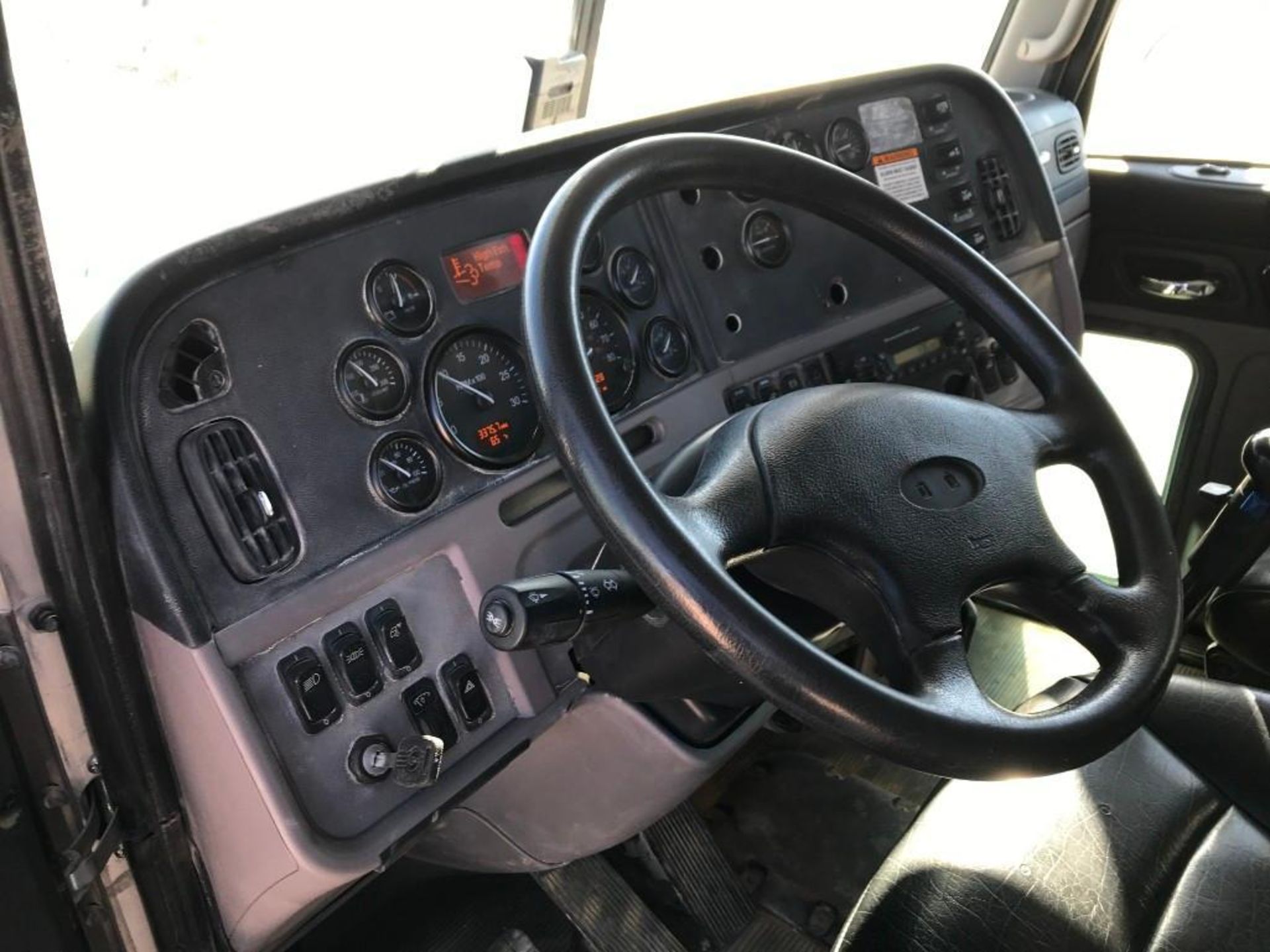 2013 Peterbilt 367 T/A Sleeper Compressor Truck Road Tractor (Unit #TRH-1949) - Image 11 of 31