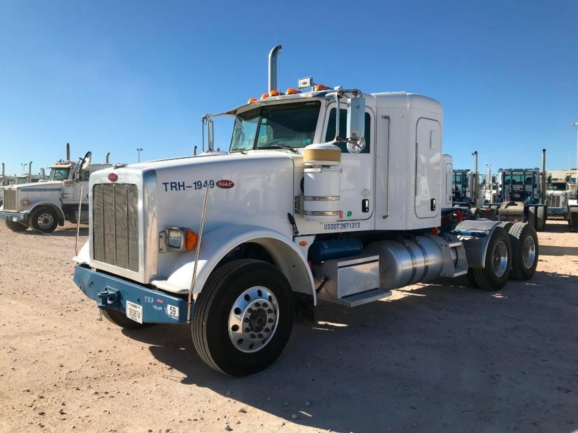 2013 Peterbilt 367 T/A Sleeper Compressor Truck Road Tractor (Unit #TRH-1949) - Image 2 of 31