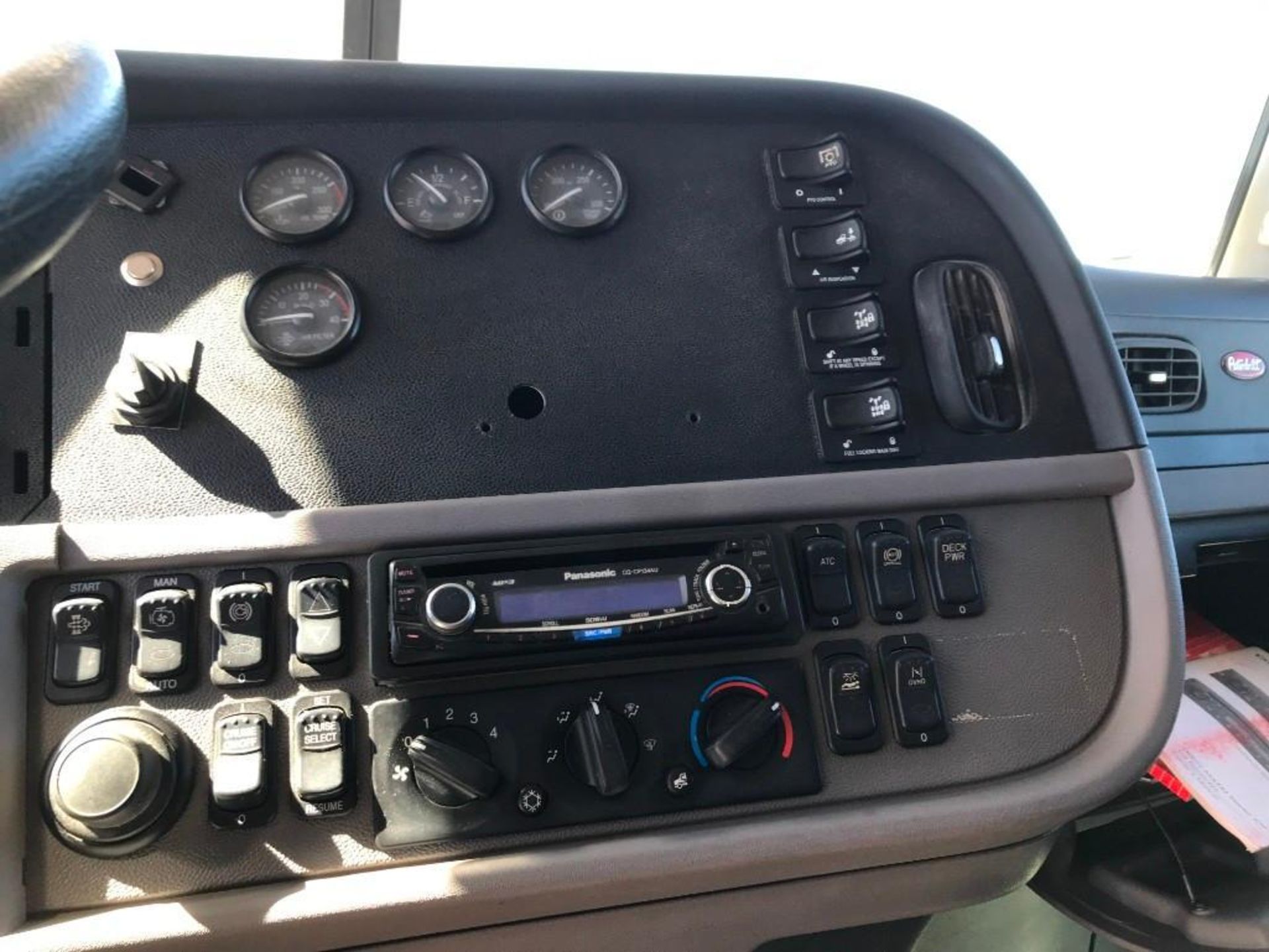 2013 Peterbilt 367 T/A Sleeper Road Tractor (Unit #TRS-279) - Image 10 of 27