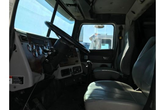 2014 Western Star 4900SF T/A Sleeper Road Tractor (Unit #TRS-090) (INOPERABLE) - Image 7 of 24