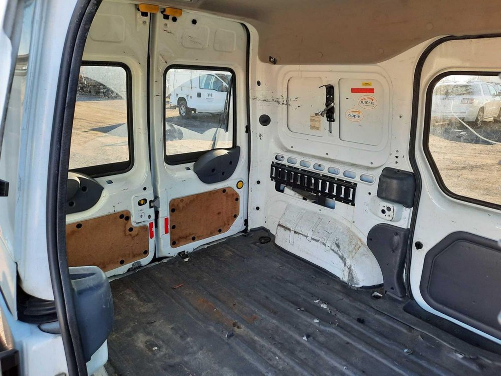 2011 FORD TRANSIT CONNECT VAN - Image 14 of 16