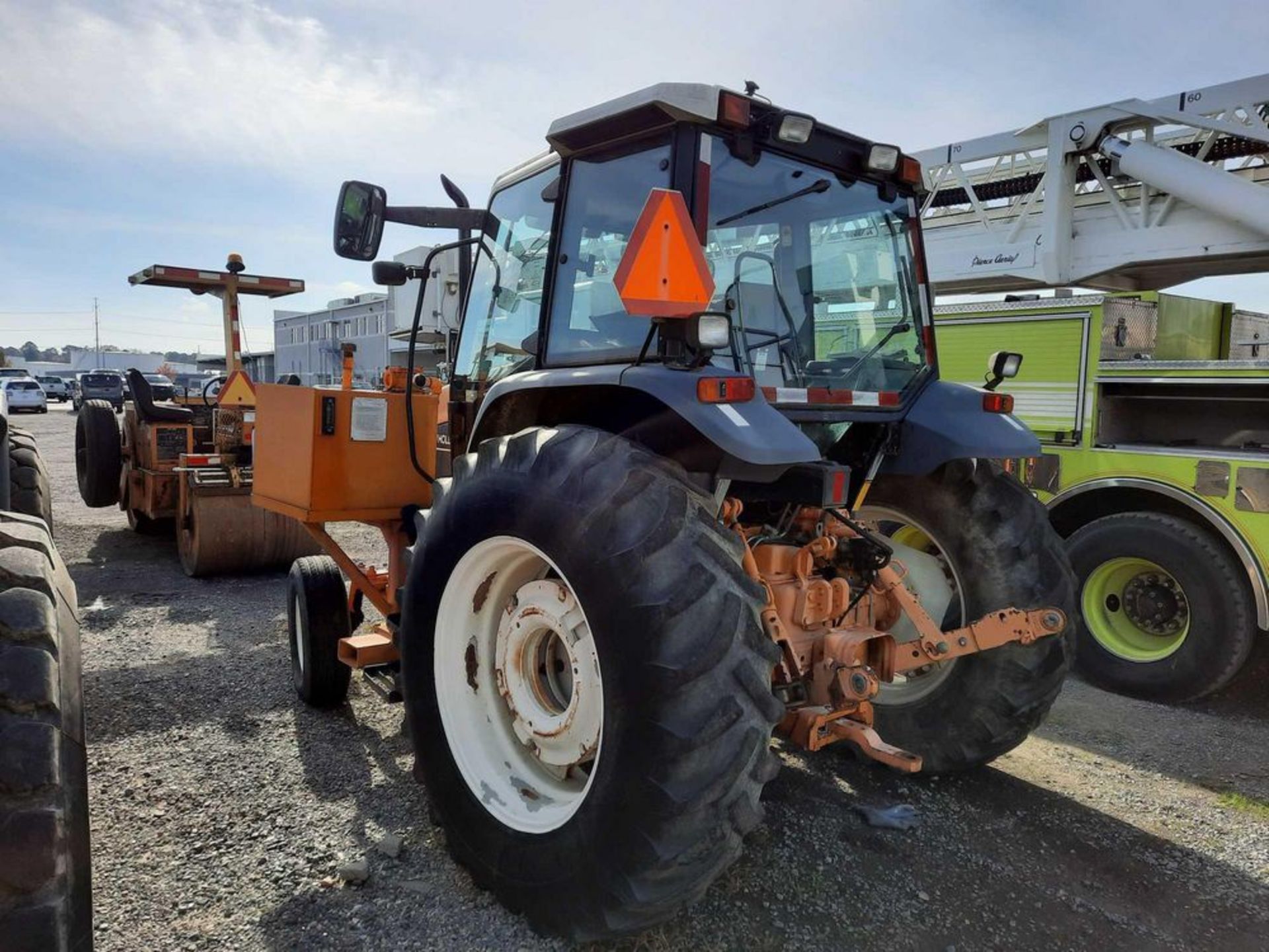 2001 NEW HOLLAND TS100 TRACTOR (INOP) (VDOT UNIT: R05317) - Image 2 of 22