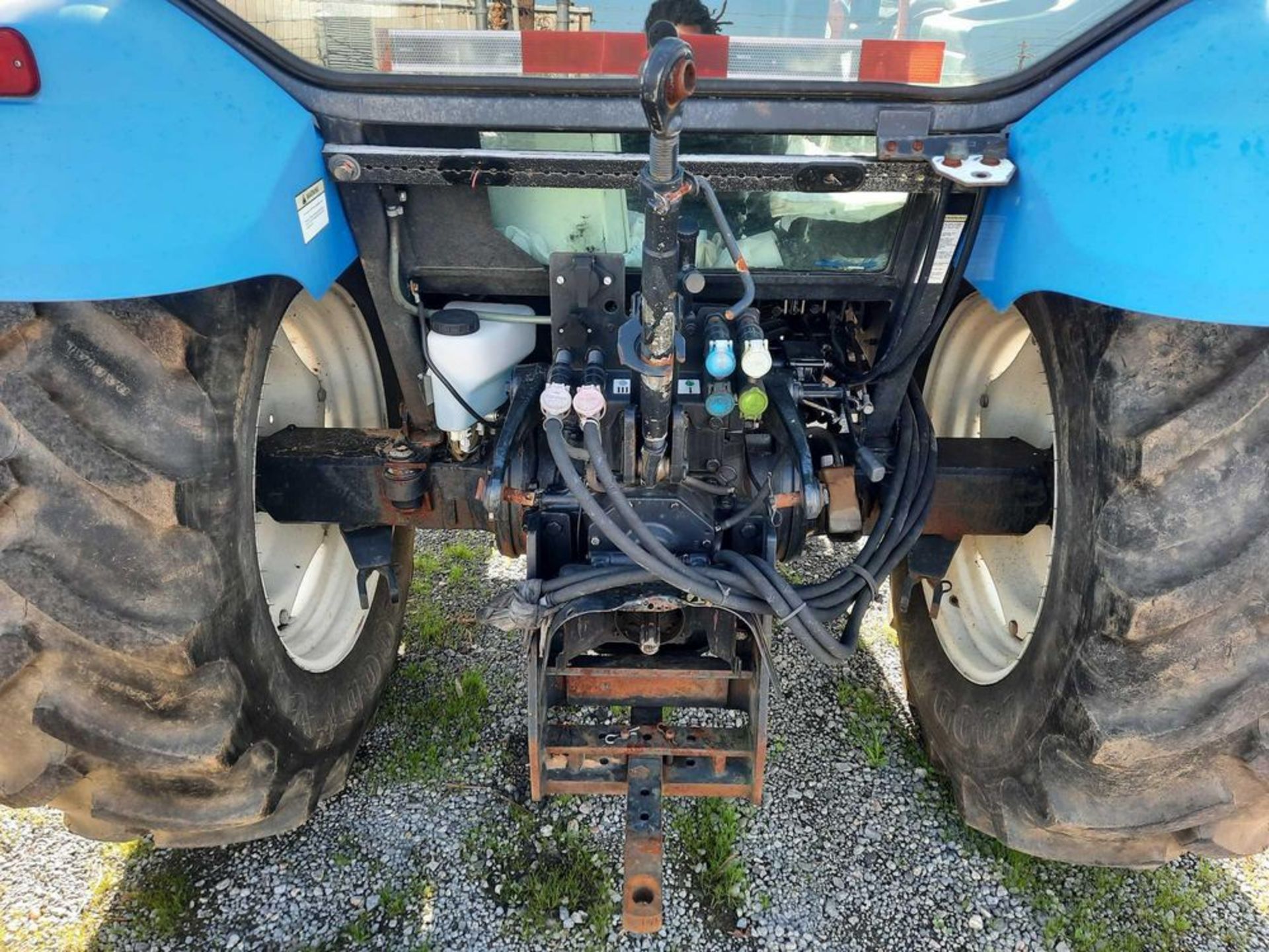 2005 NEW HOLLAND TL80A TRACTOR (VDOT UNIT: R08155) - Image 16 of 17