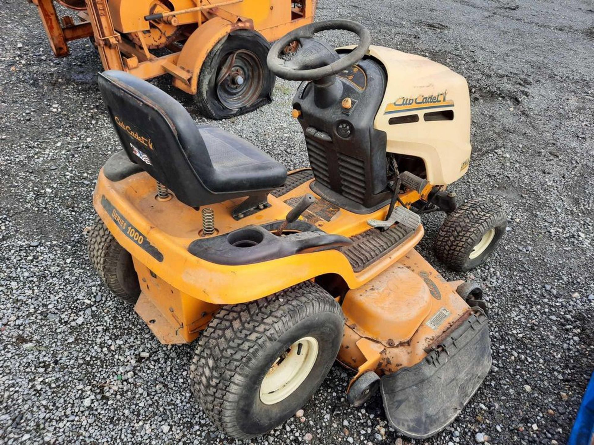 CUB CADET RIDING LAWN MOWER (INOP) - Image 3 of 11