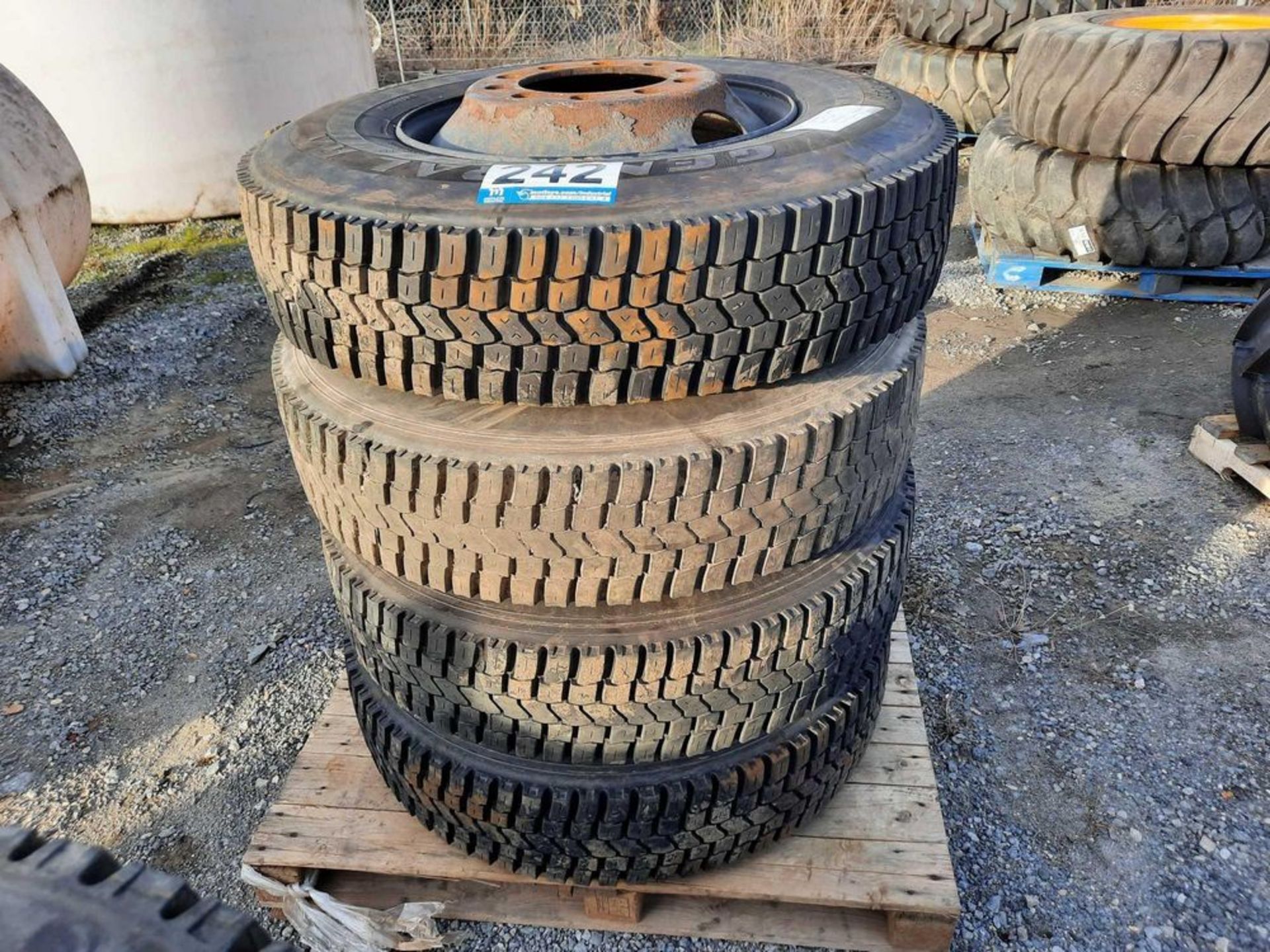 PALLET OF 4 ROAD TRACTOR/BUS TIRES (4 of 4 Pallets) - Image 2 of 5