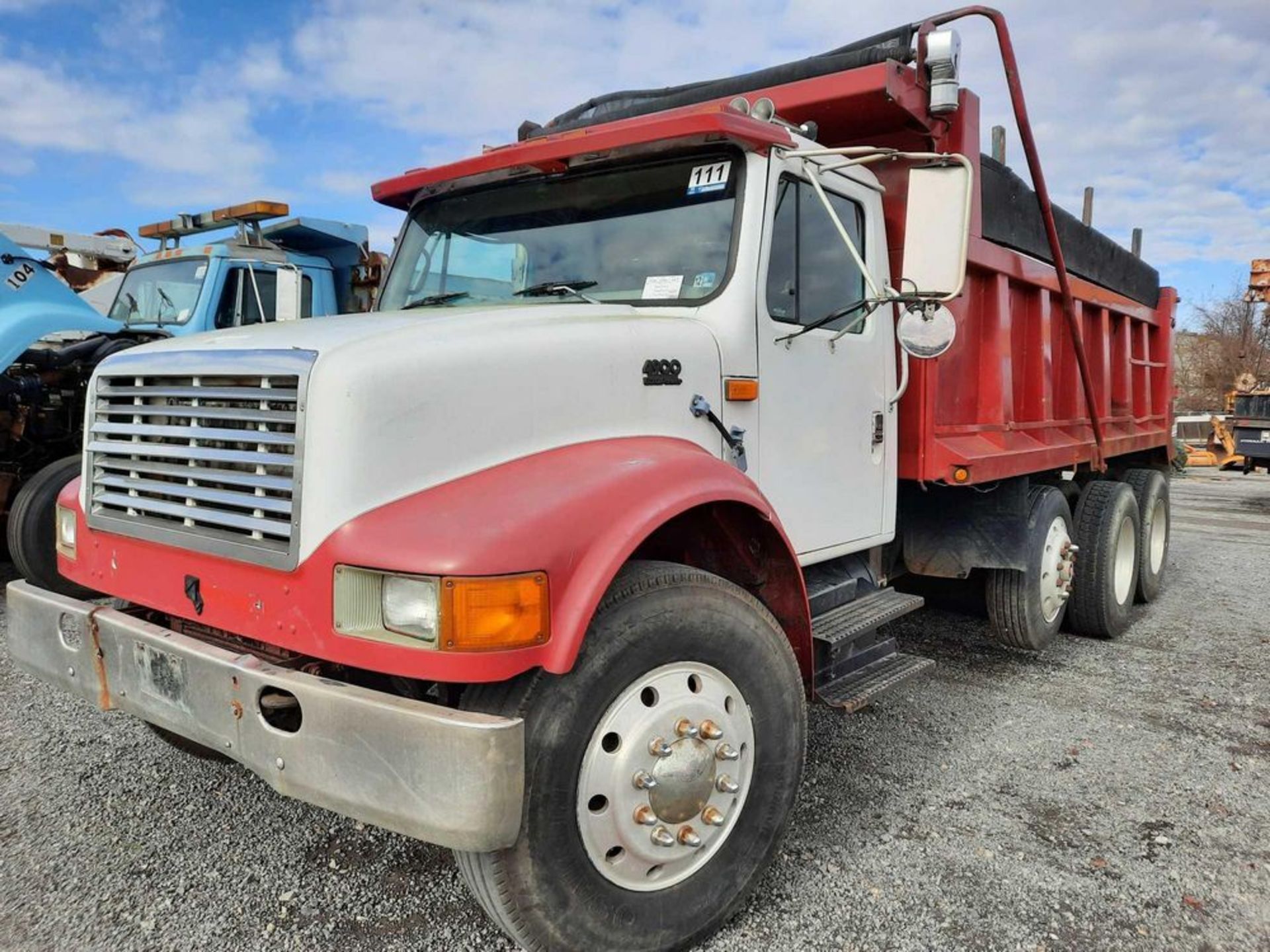 1997 INTERNATIONAL 16' T/A DUMP TRUCK