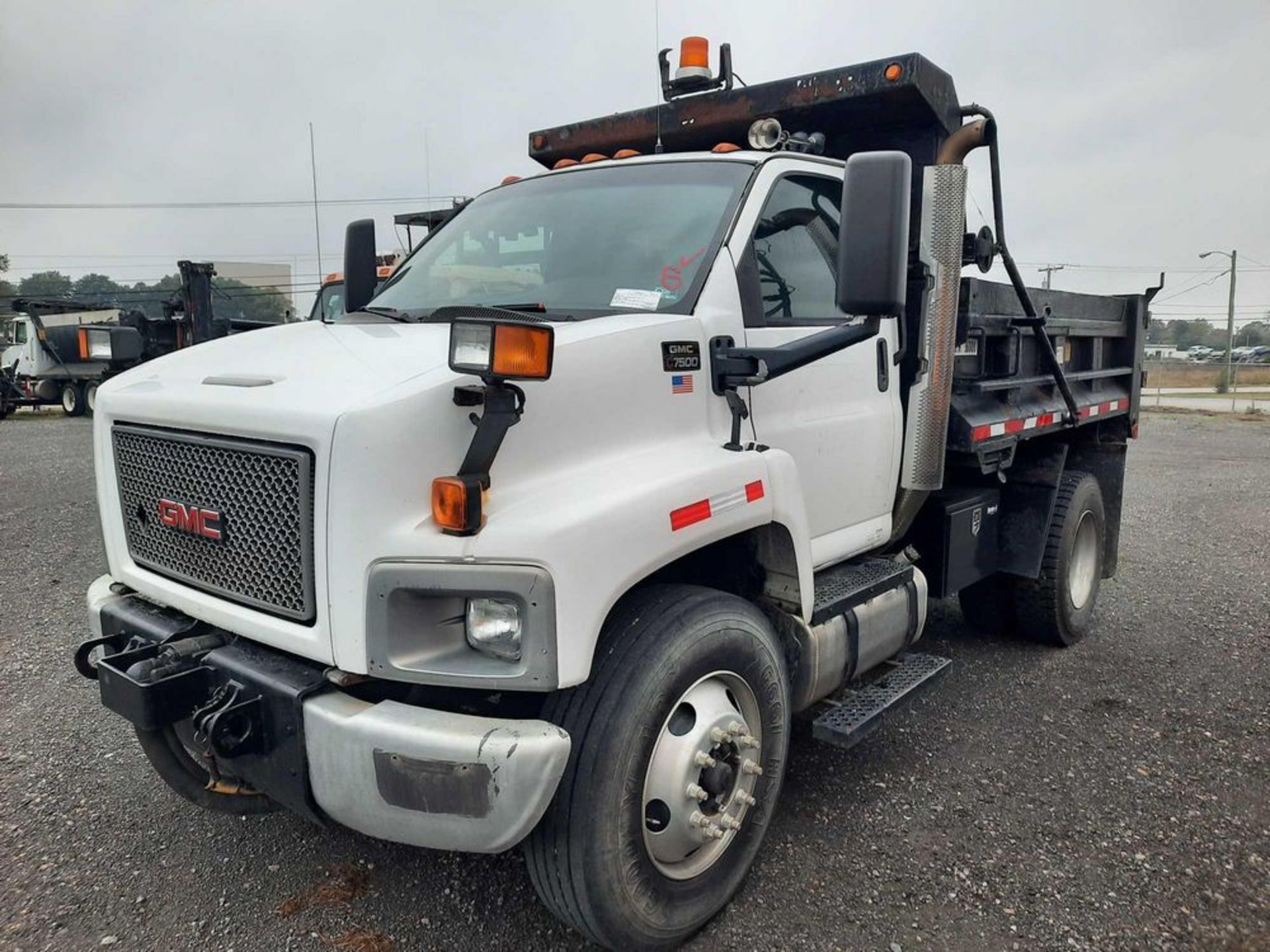 2005 GMC C7500 10' S/A DUMP TRUCK (VDOT UNIT: R07351)