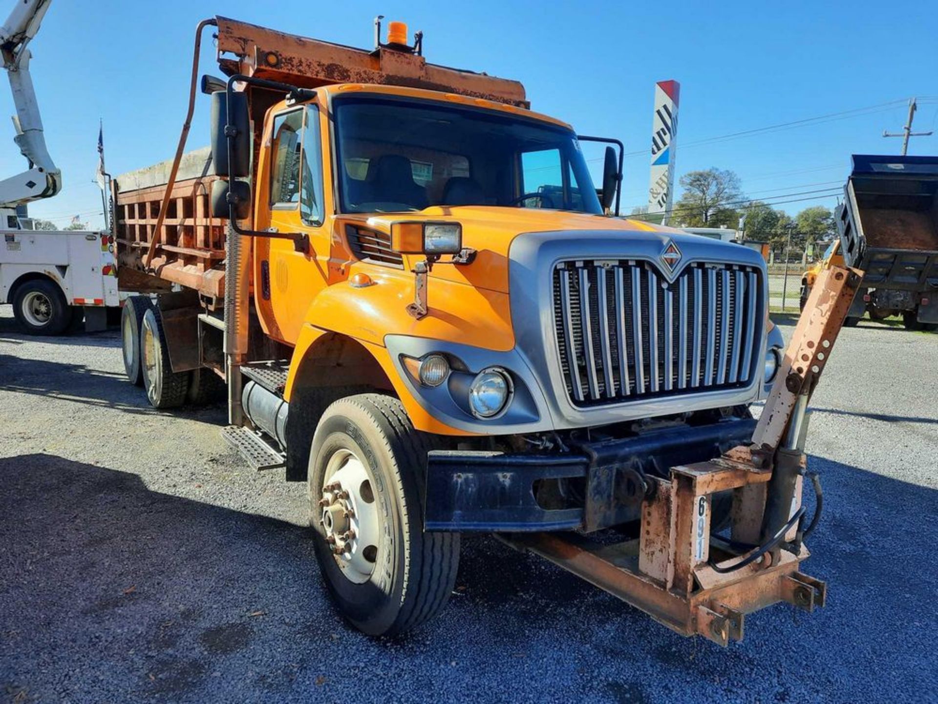 2008 INTERNATIONAL 16' T/A DUMP TRUCK (HC UNIT: HC-2102-008)