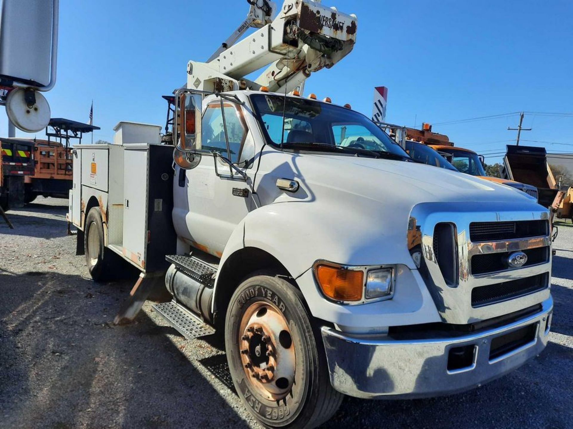 2004 FORD F650 TRUCK - AERIAL BUCKET (VDOT UNIT: R06608) - Image 13 of 40