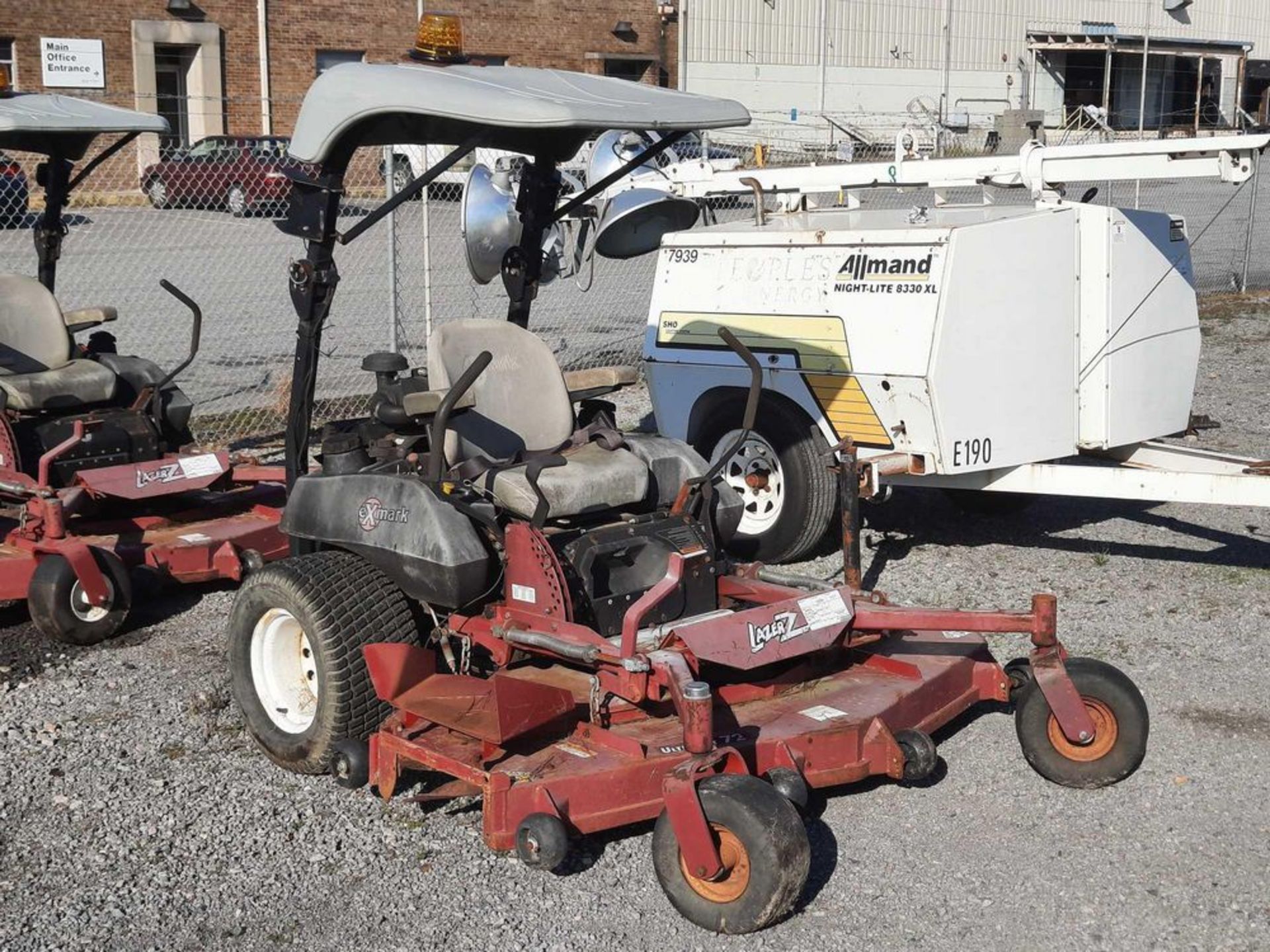 2005 EXMARK LZ27KC724 FRONT-MOUNT RIDING MOWER (INOP) (VDOT UNIT: N24033) - Image 2 of 14