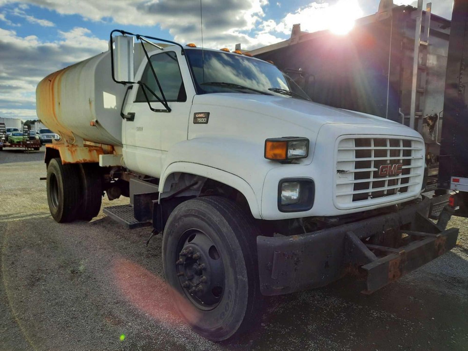 2000 GMC C7500 S/A WATER TRUCK - Image 2 of 13