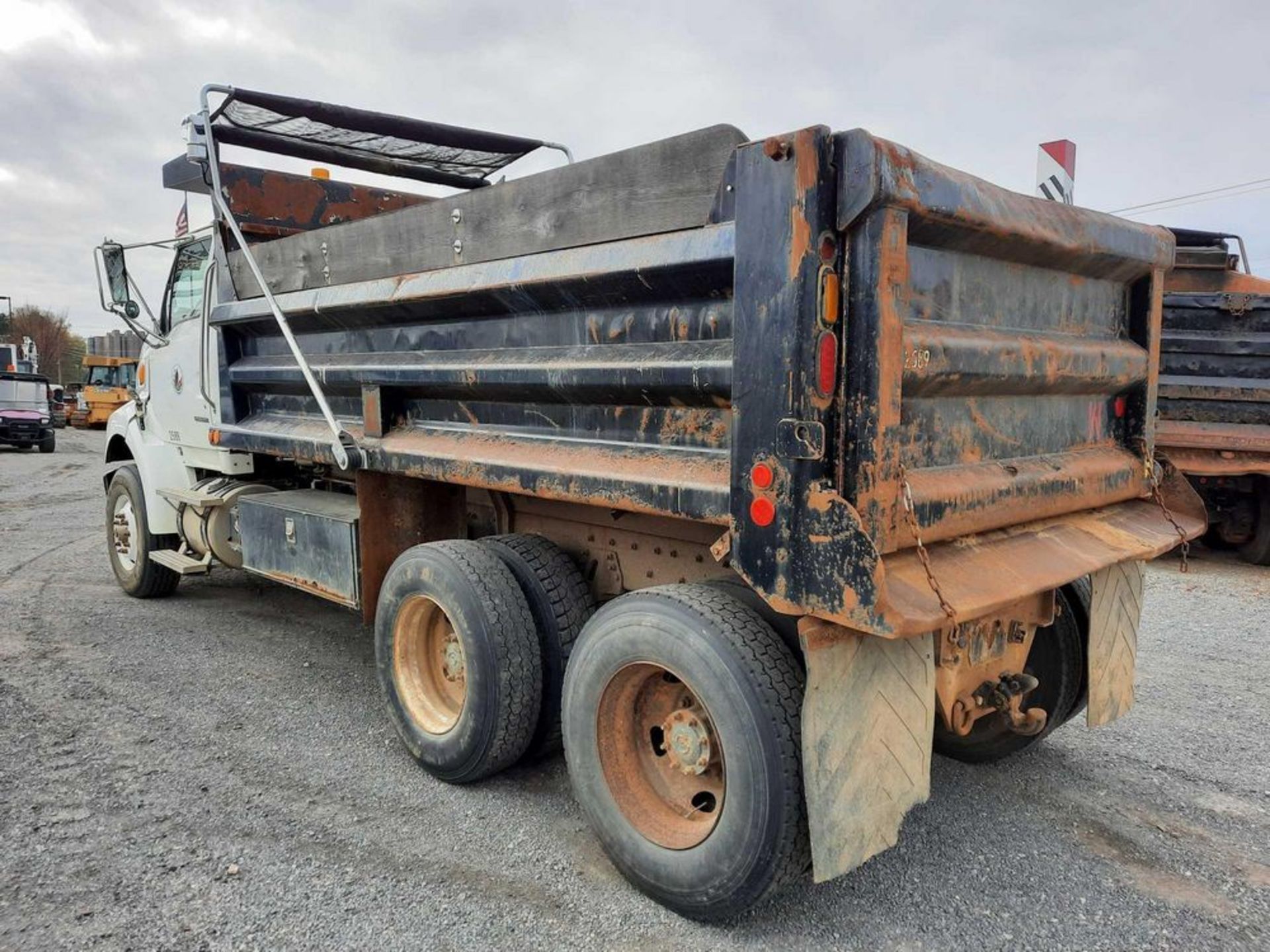 2008 STERLING L8500 16' T/A DUMP TRUCK (HC UNIT: HC-2102-022) - Image 2 of 23