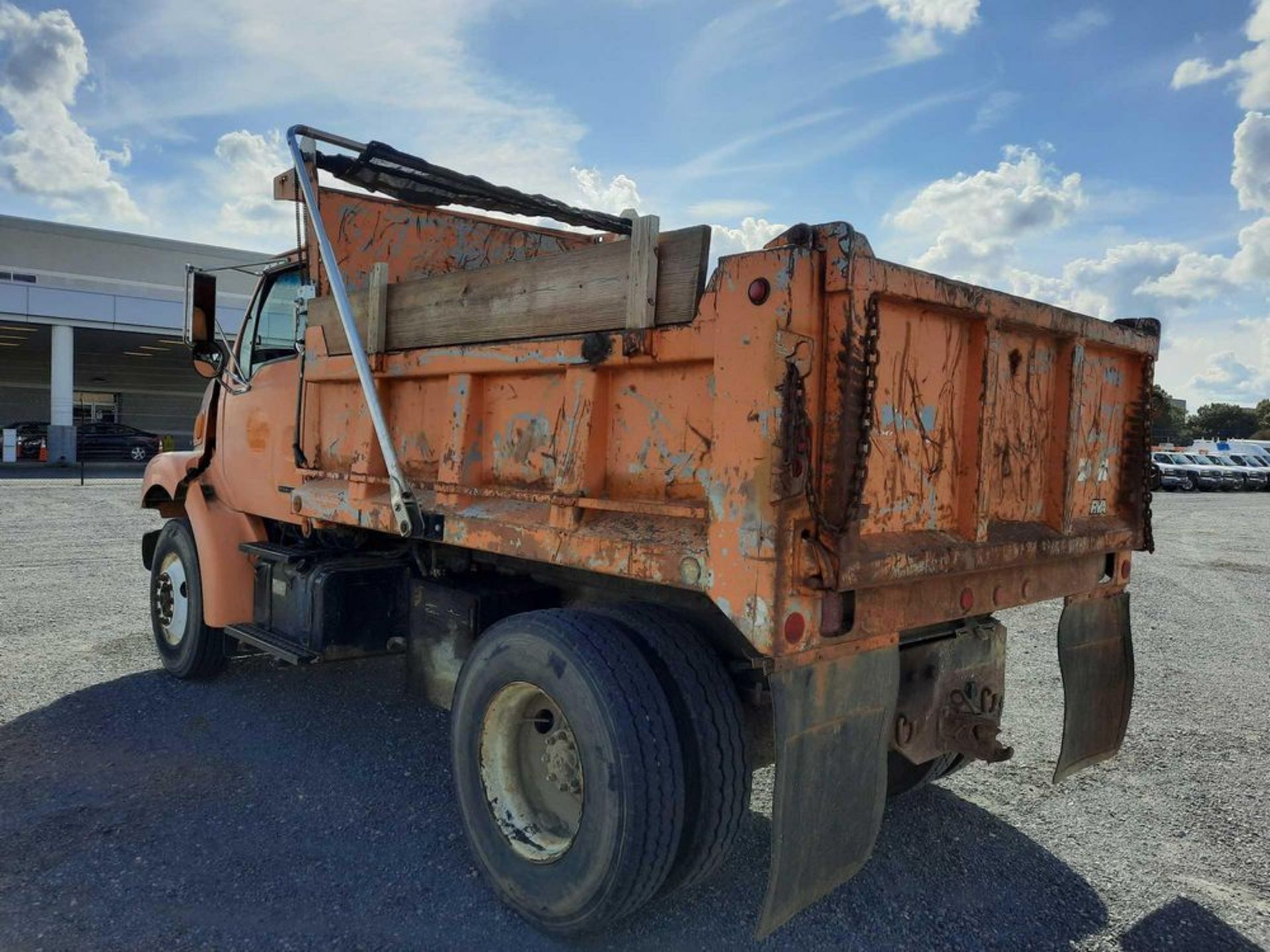 2000 STERLING S/A 10' DUMP TRUCK - Image 2 of 21