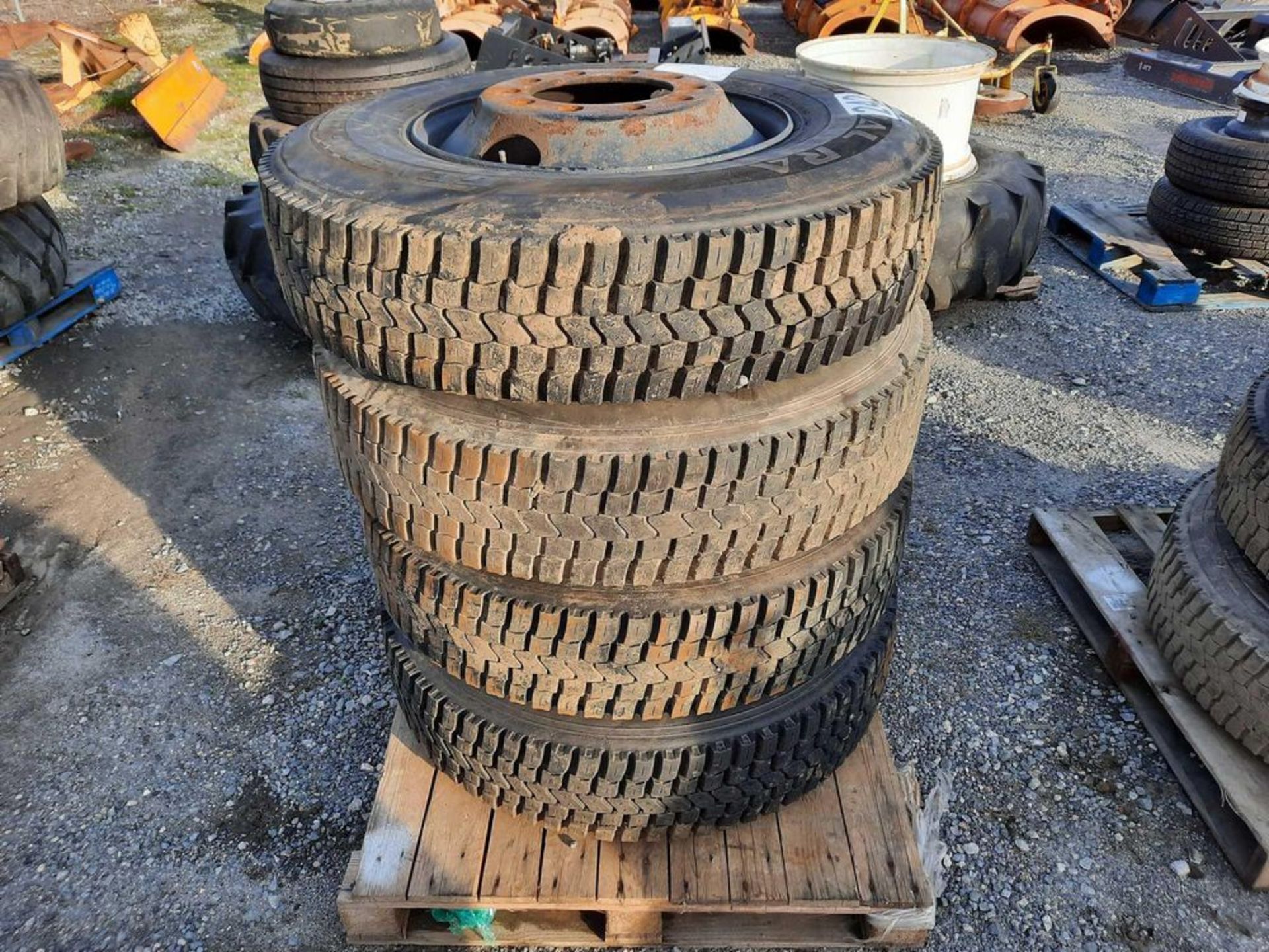 PALLET OF 4 ROAD TRACTOR/BUS TIRES (4 of 4 Pallets)