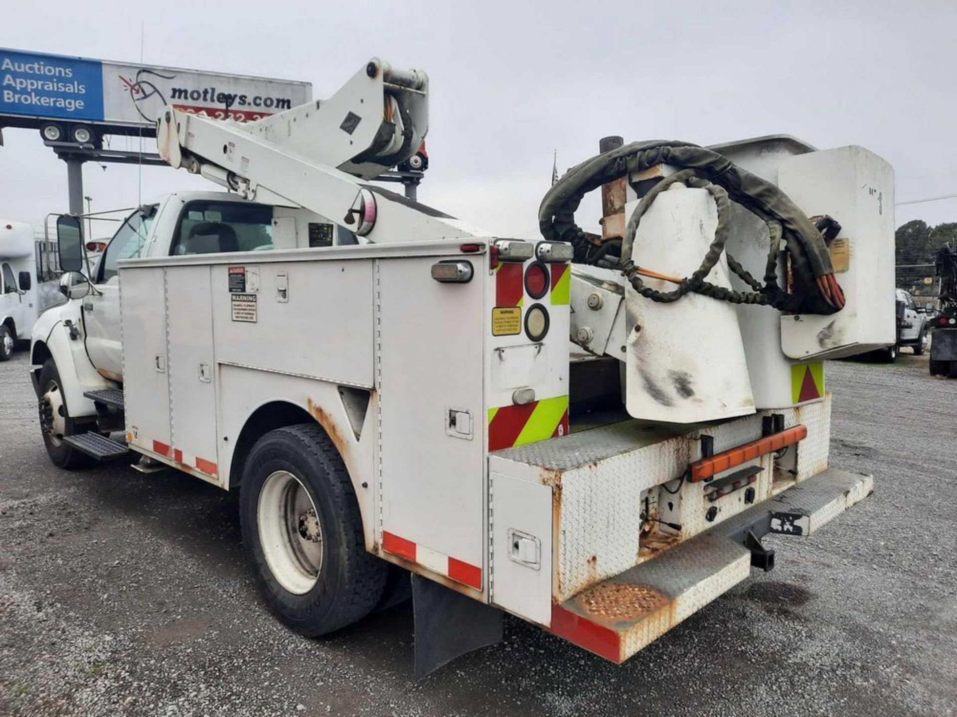 2004 FORD F650 TRUCK - AERIAL BUCKET (VDOT UNIT: R06607) - Image 3 of 18