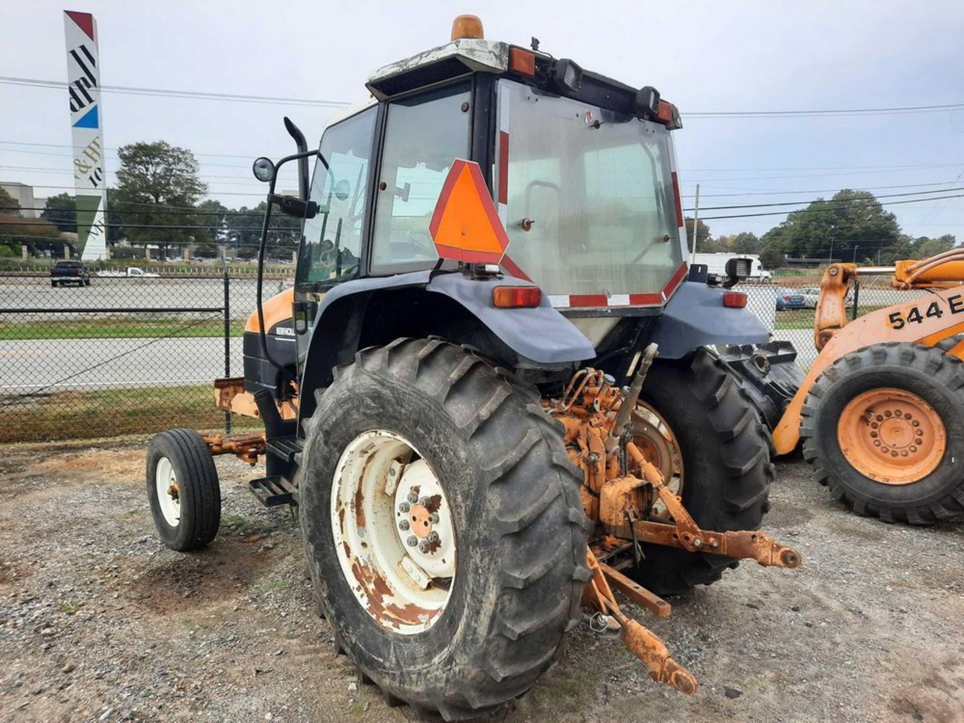 1998 NEW HOLLAND TS100 TRACTOR - ROTARY DITCHER (VDOT UNIT: R04241) - Image 4 of 15