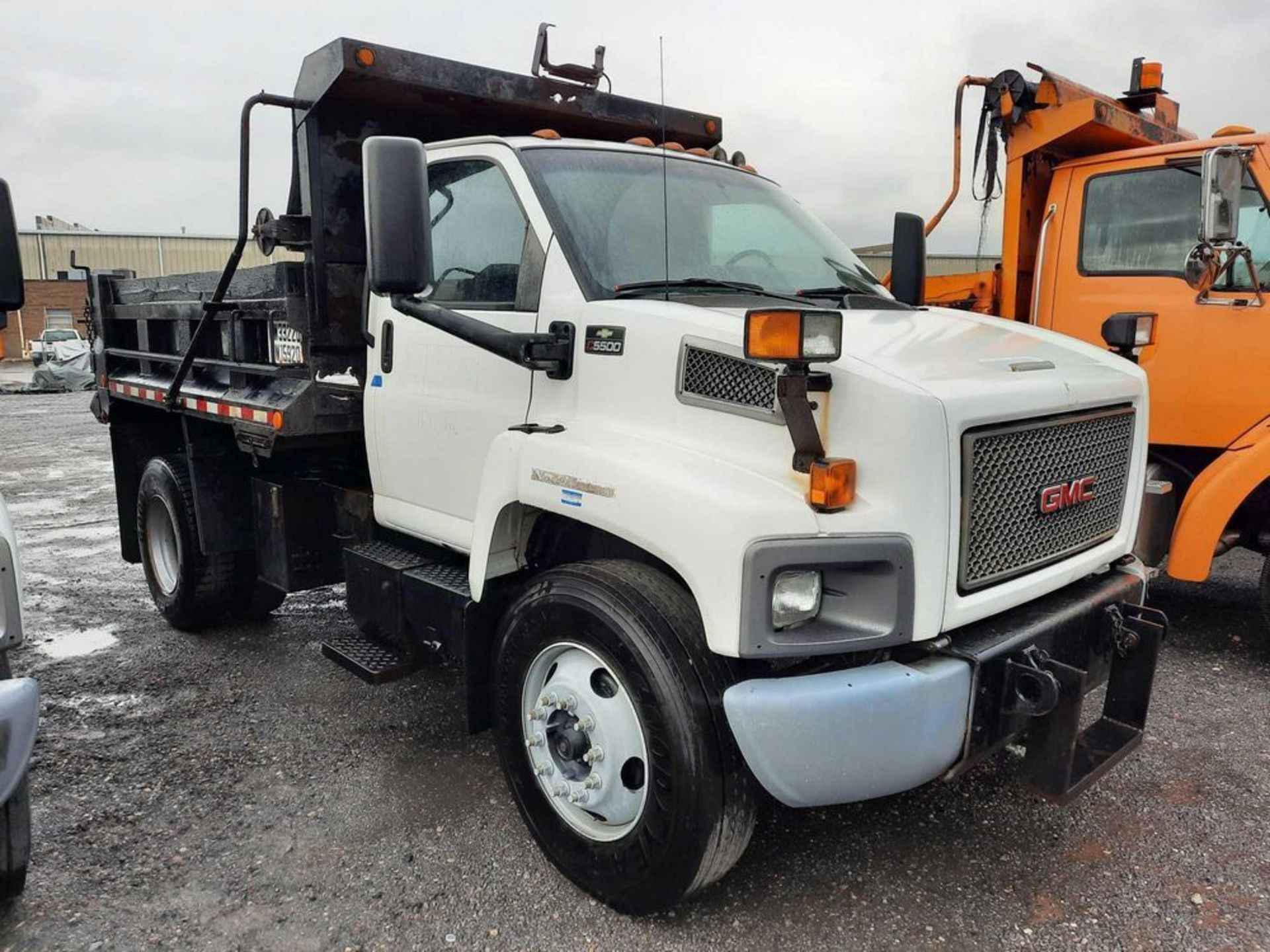 2005 GMC C7500 10' S/A DUMP TRUCK (VDOT UNIT: R07183)