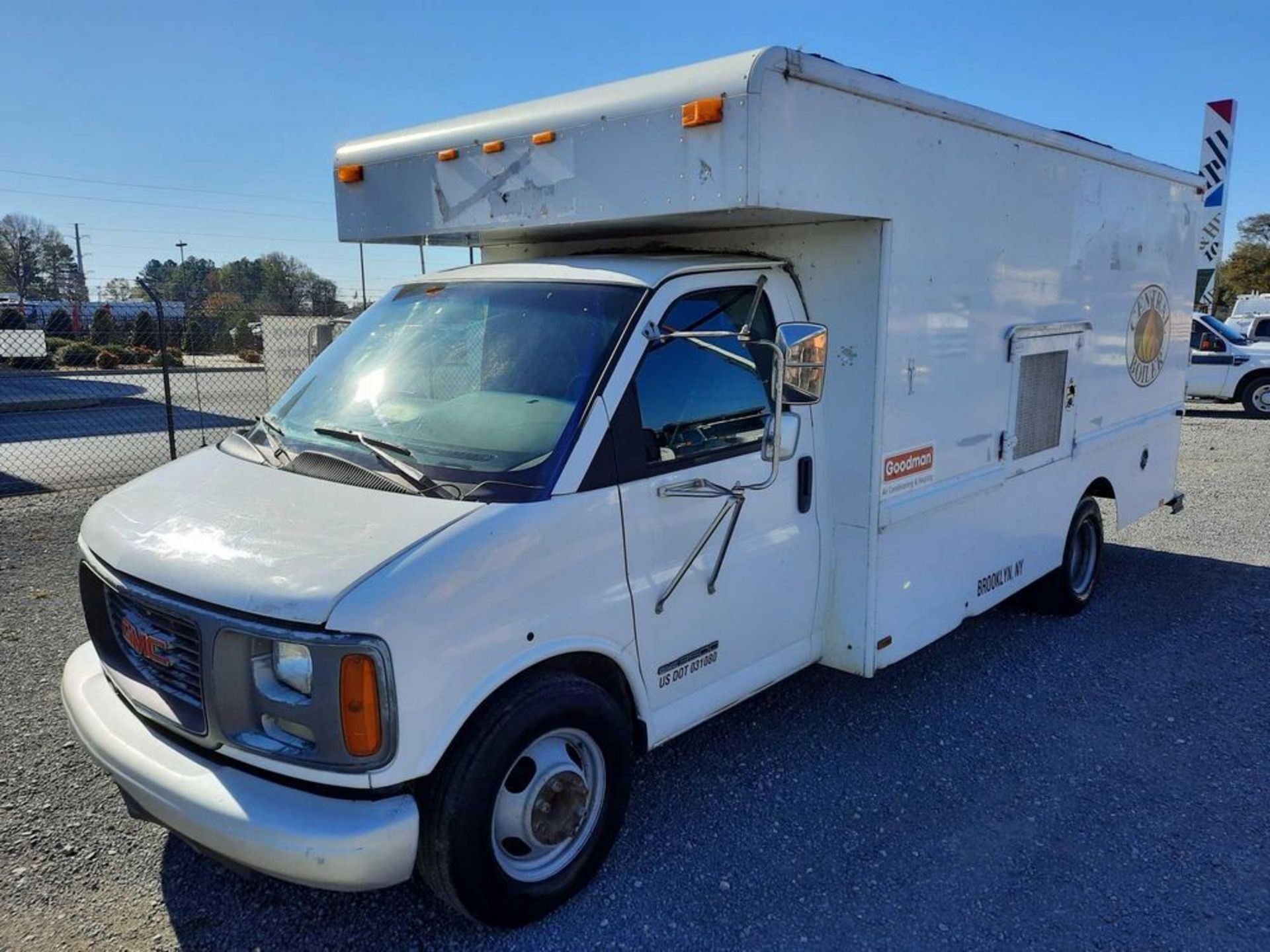 1996 GMC 3500 UTILITY SERVICE BOX TRUCK - Image 4 of 28